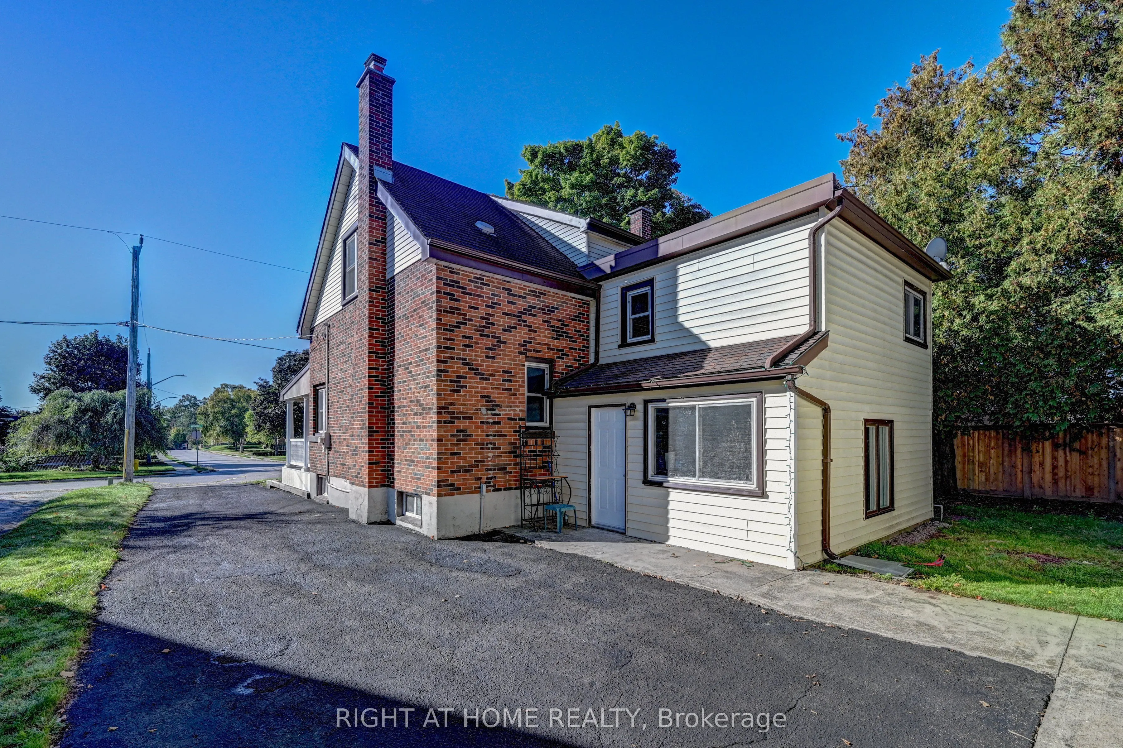 10 Monroe Street N