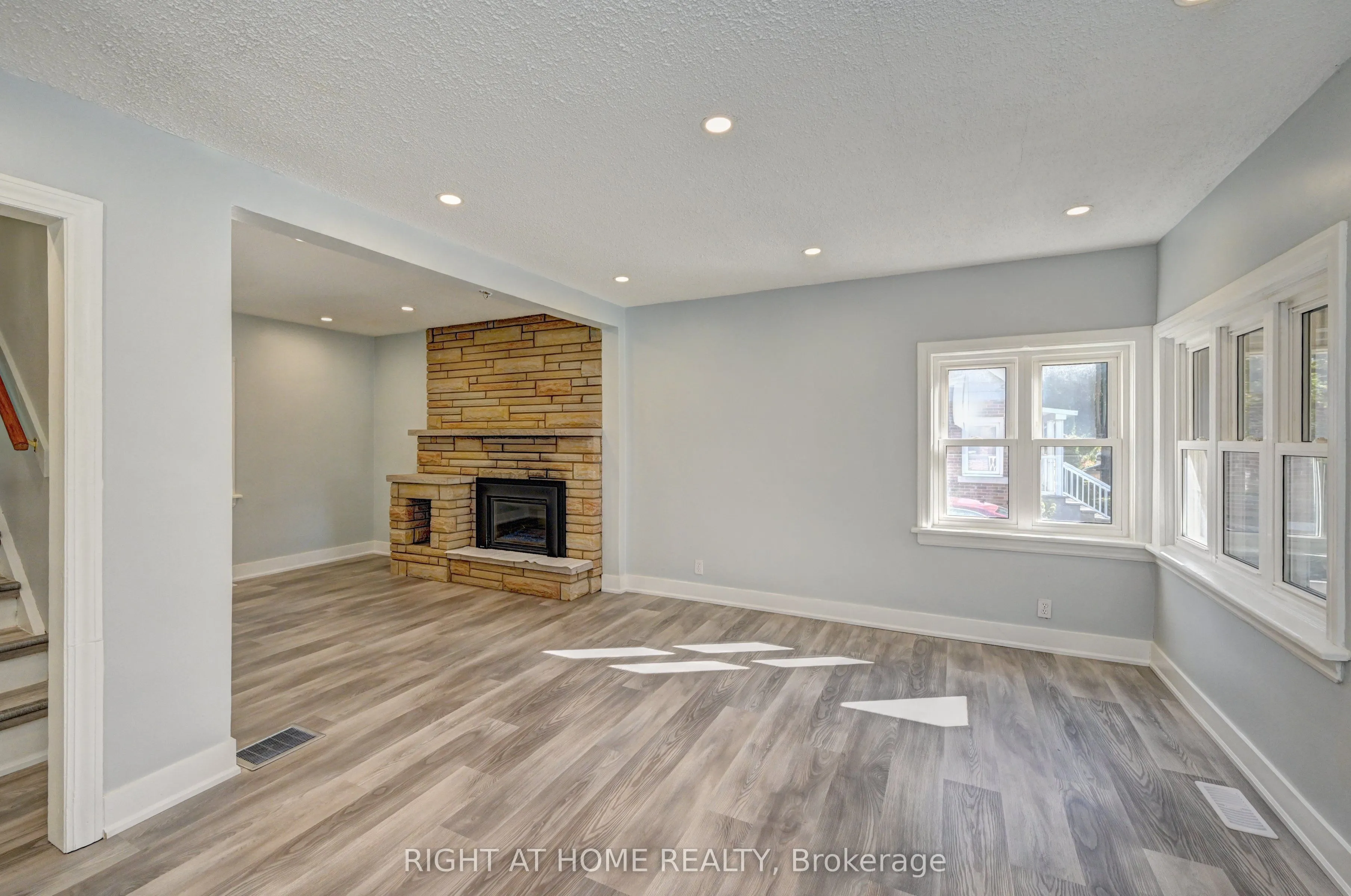 10 Monroe Street N