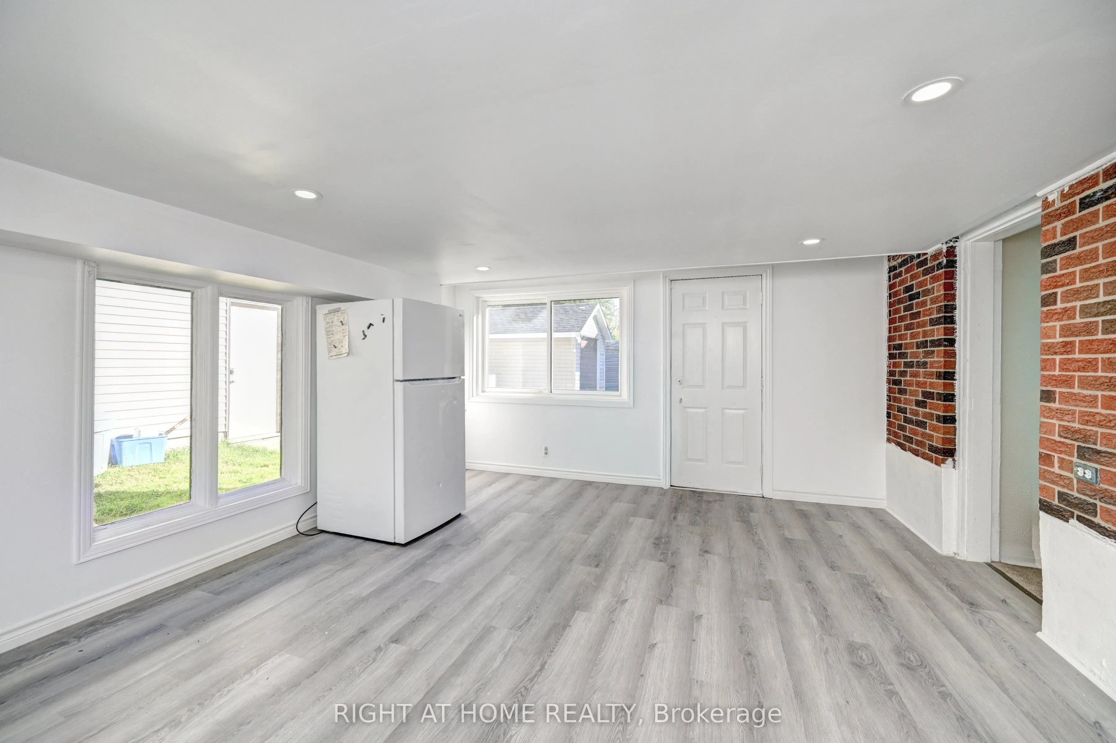 10 Monroe Street N