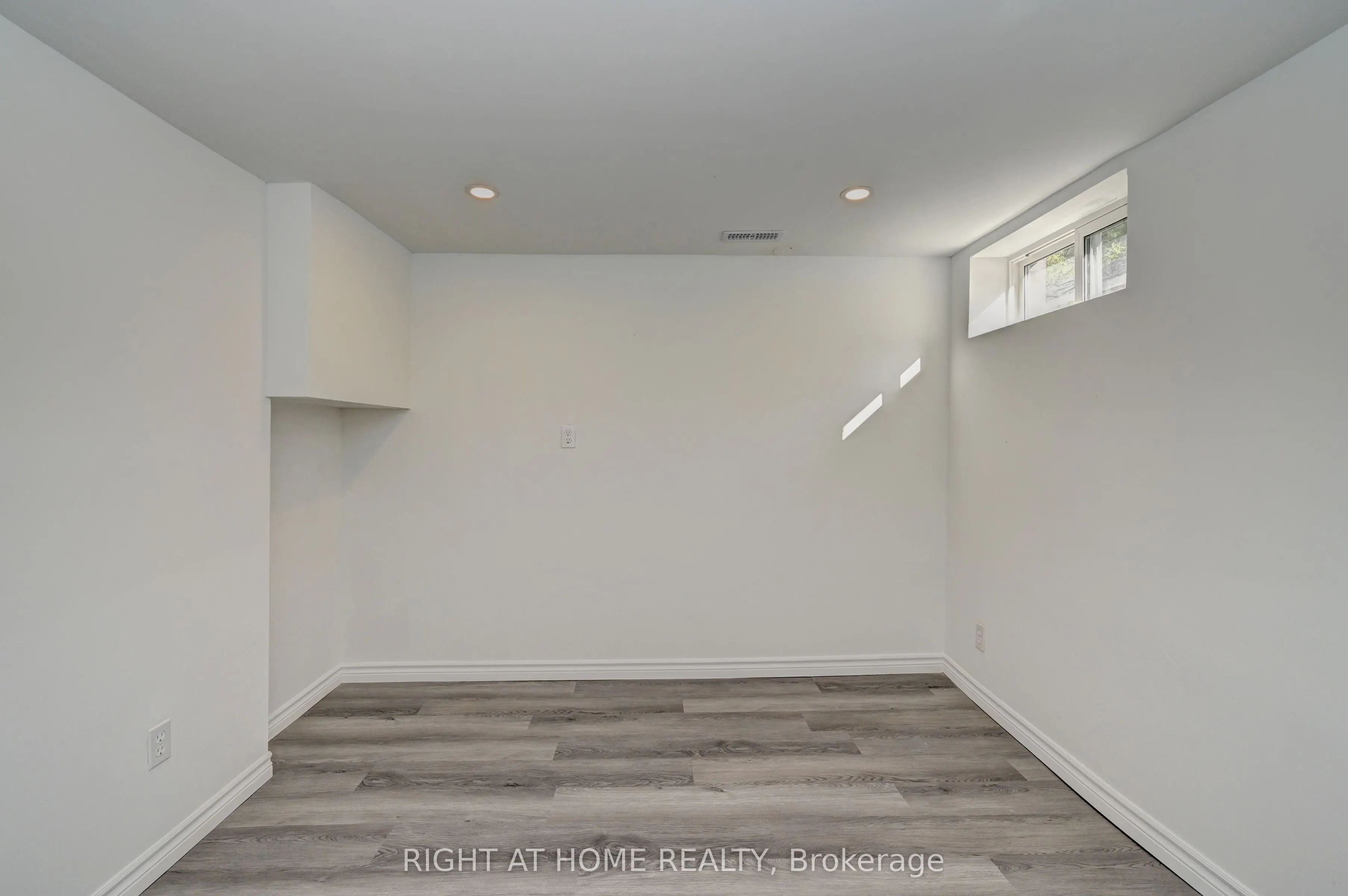 10 Monroe Street N