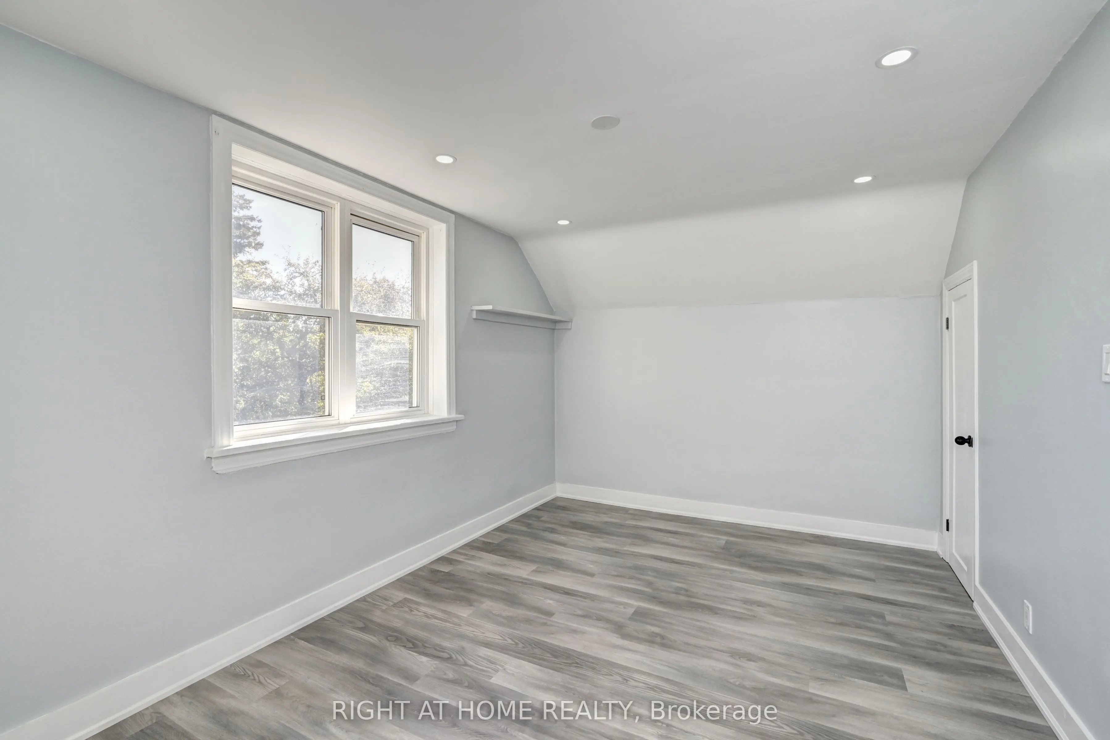 10 Monroe Street N