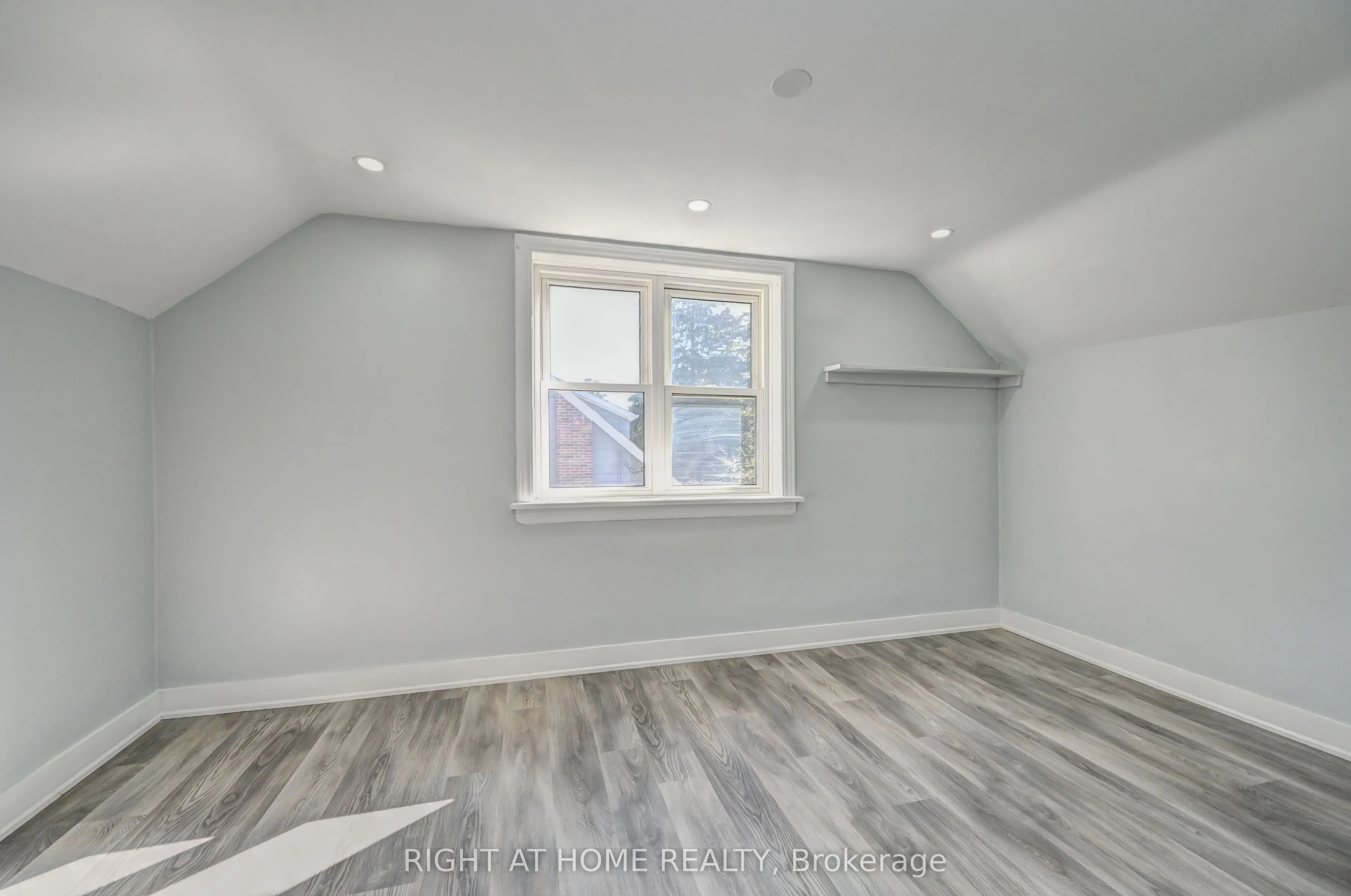 10 Monroe Street N