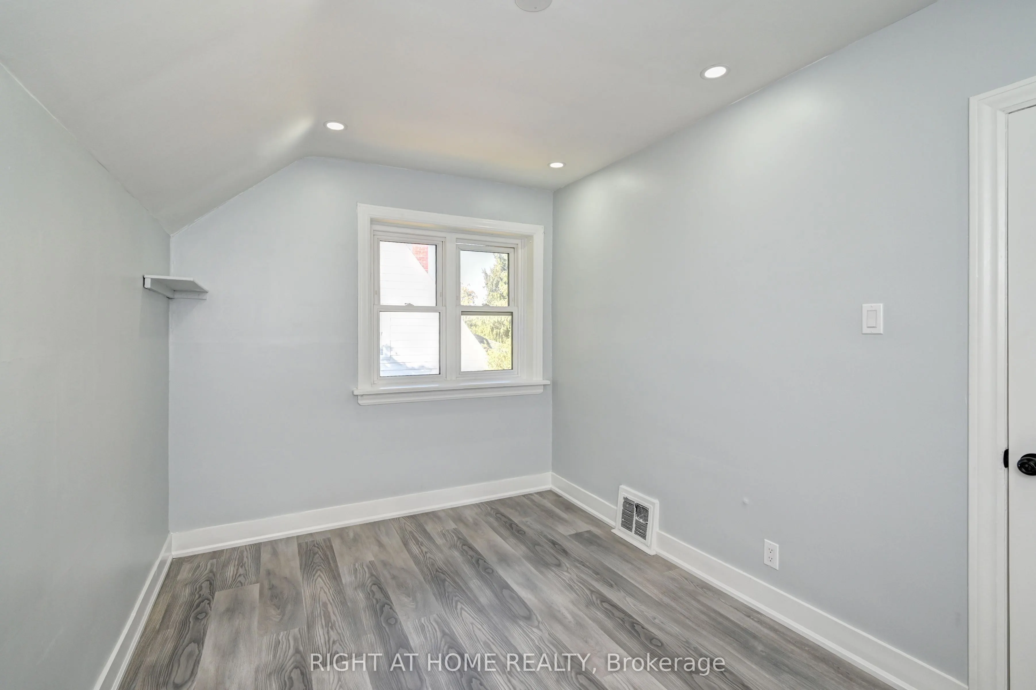 10 Monroe Street N