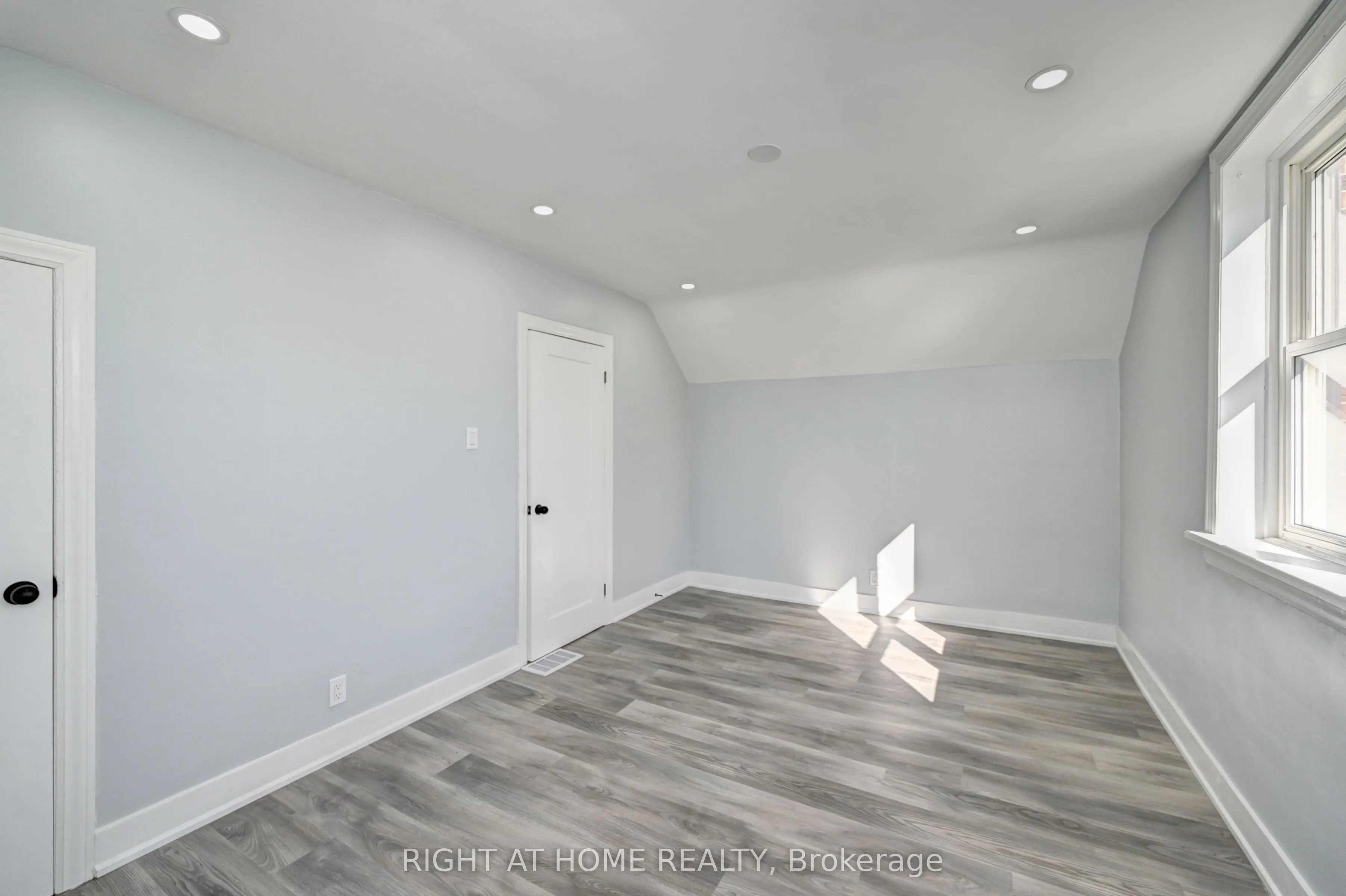 10 Monroe Street N