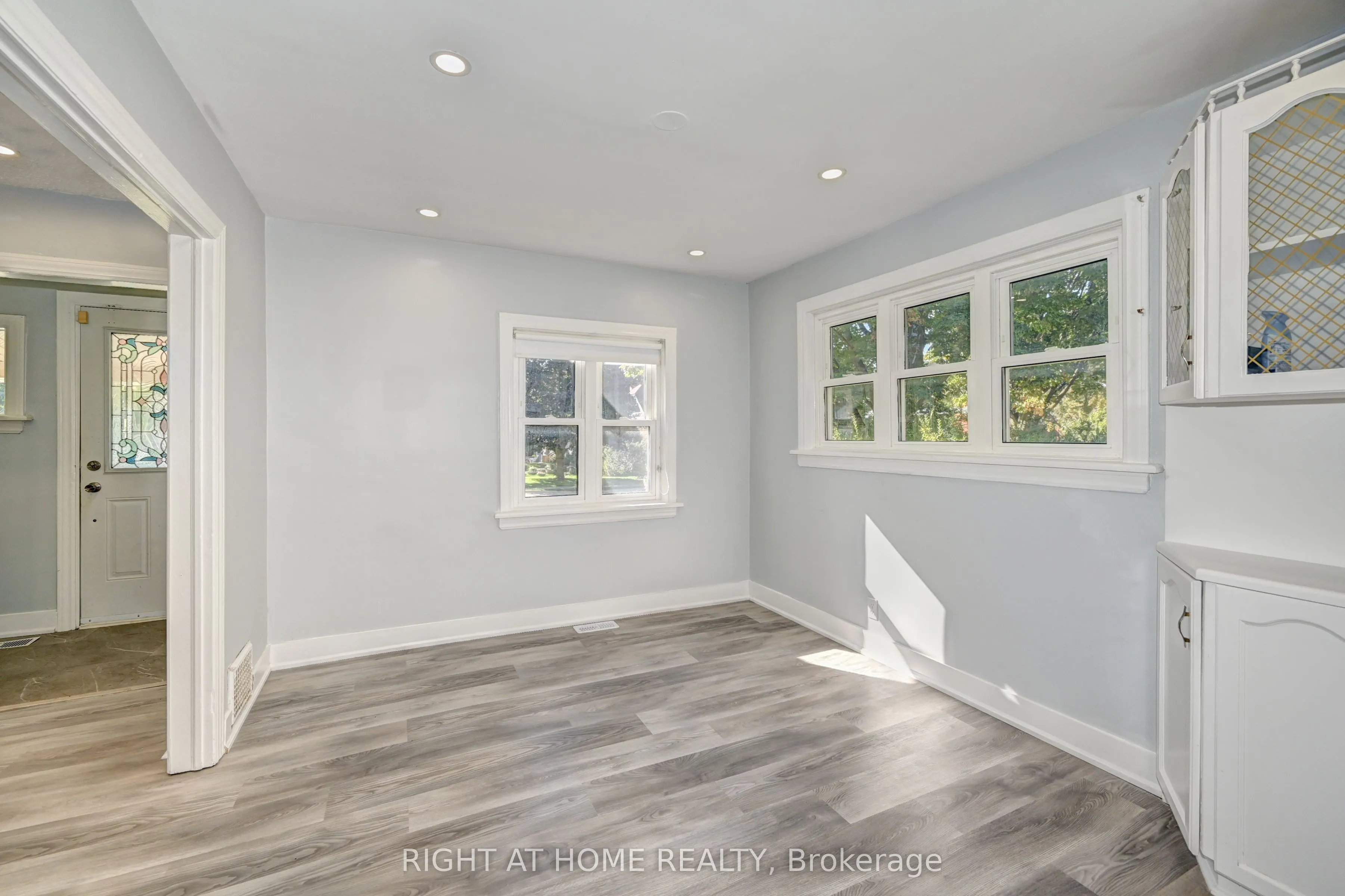 10 Monroe Street N