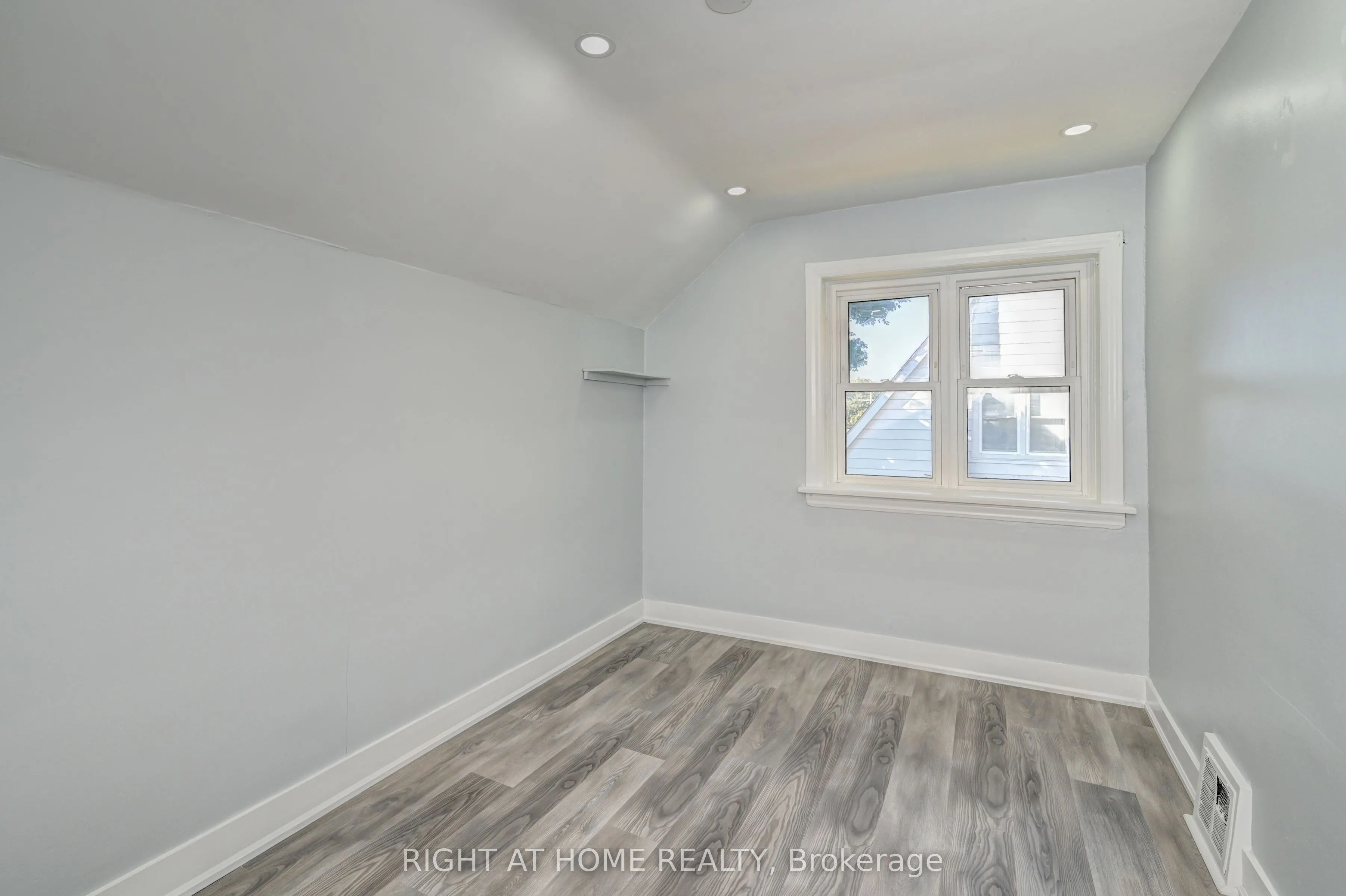 10 Monroe Street N