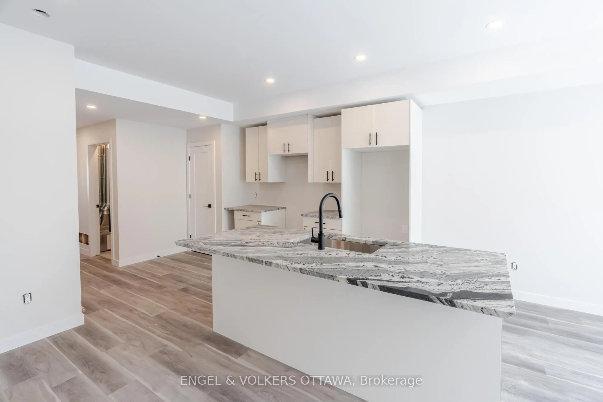 195 Hopewell Avenue, #C