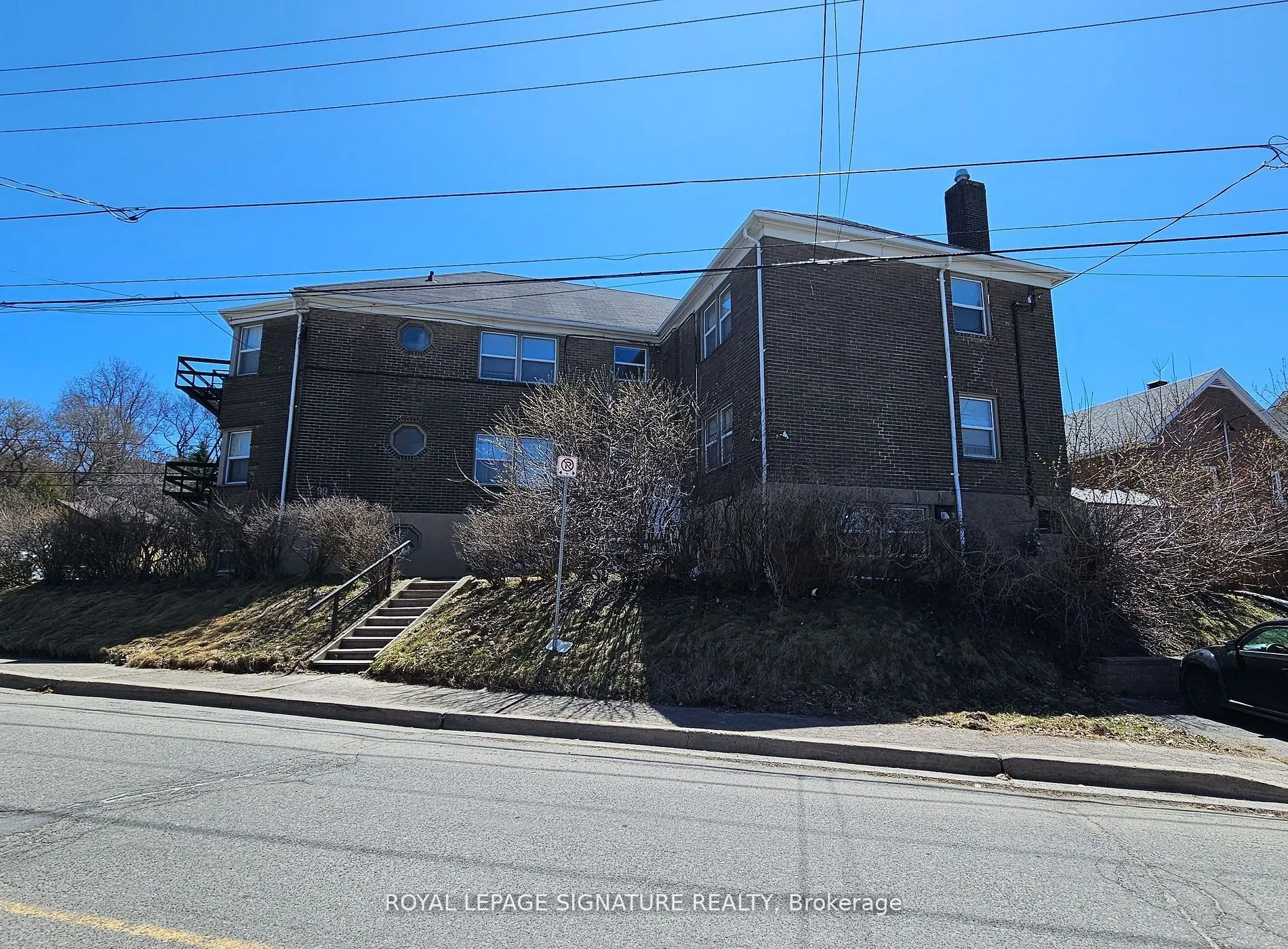 99 Douglas Street