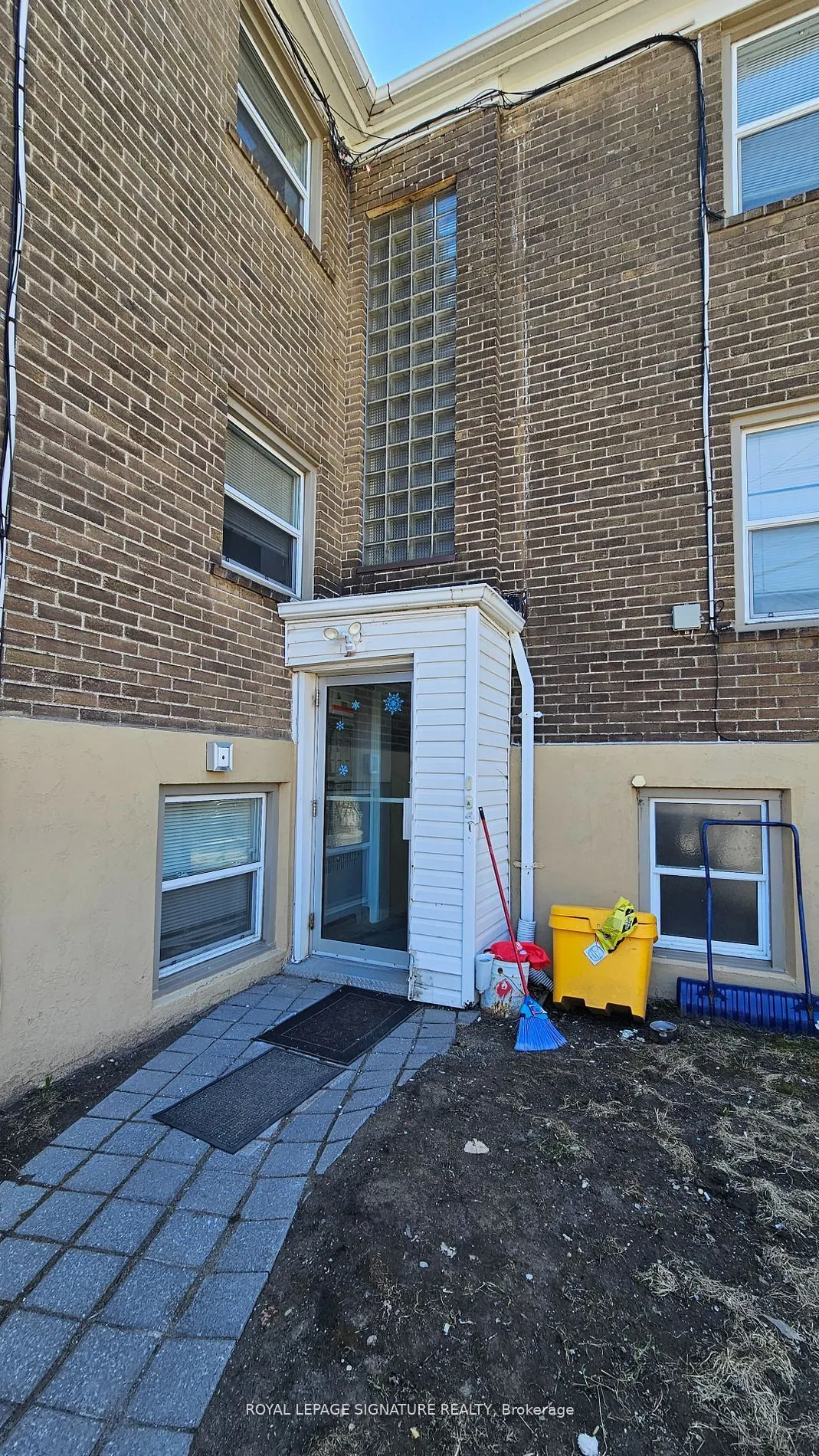 99 Douglas Street