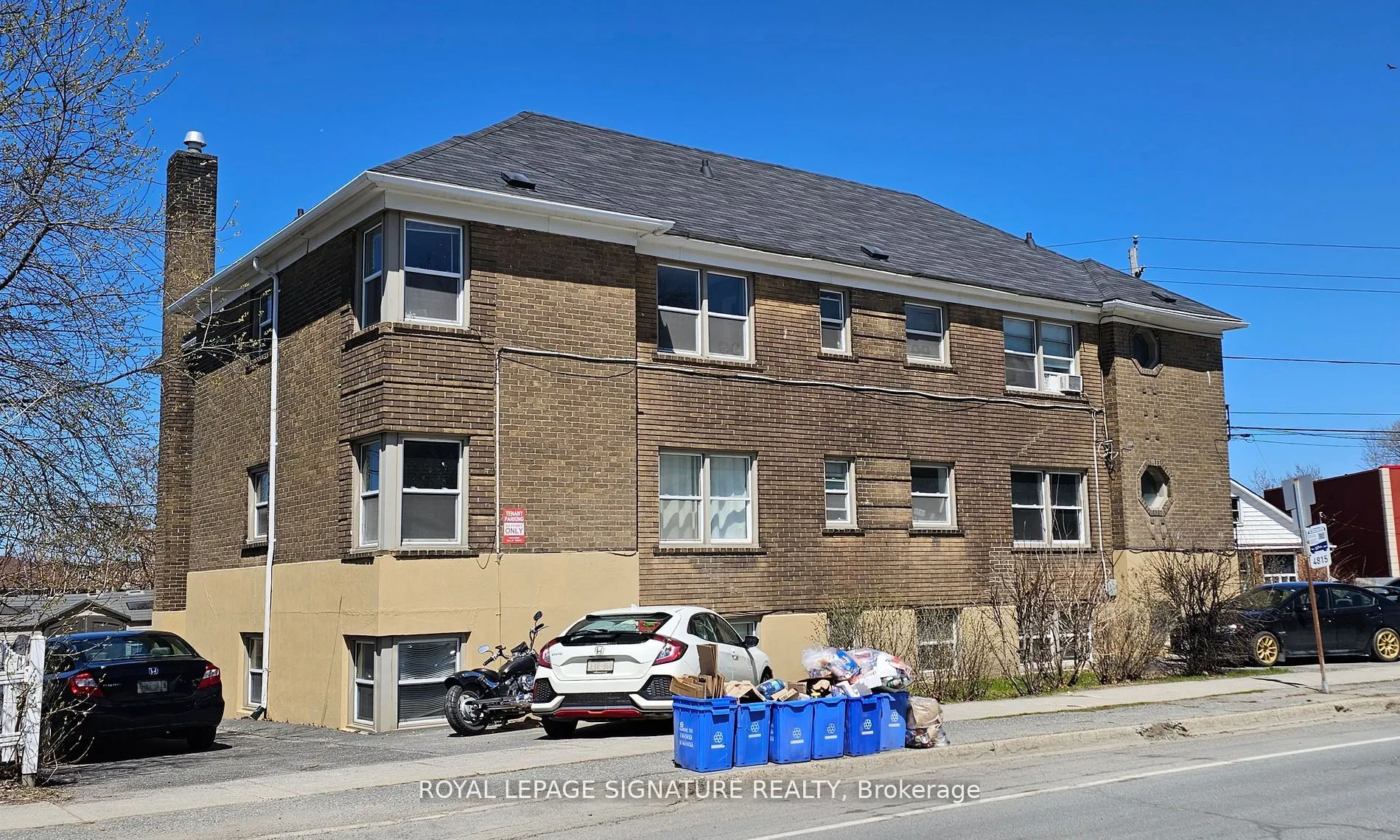99 Douglas Street