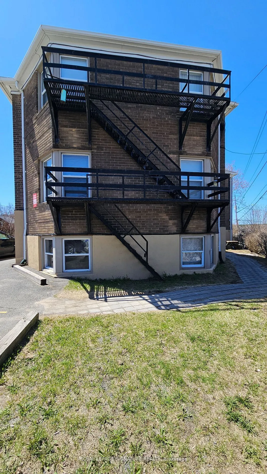 99 Douglas Street