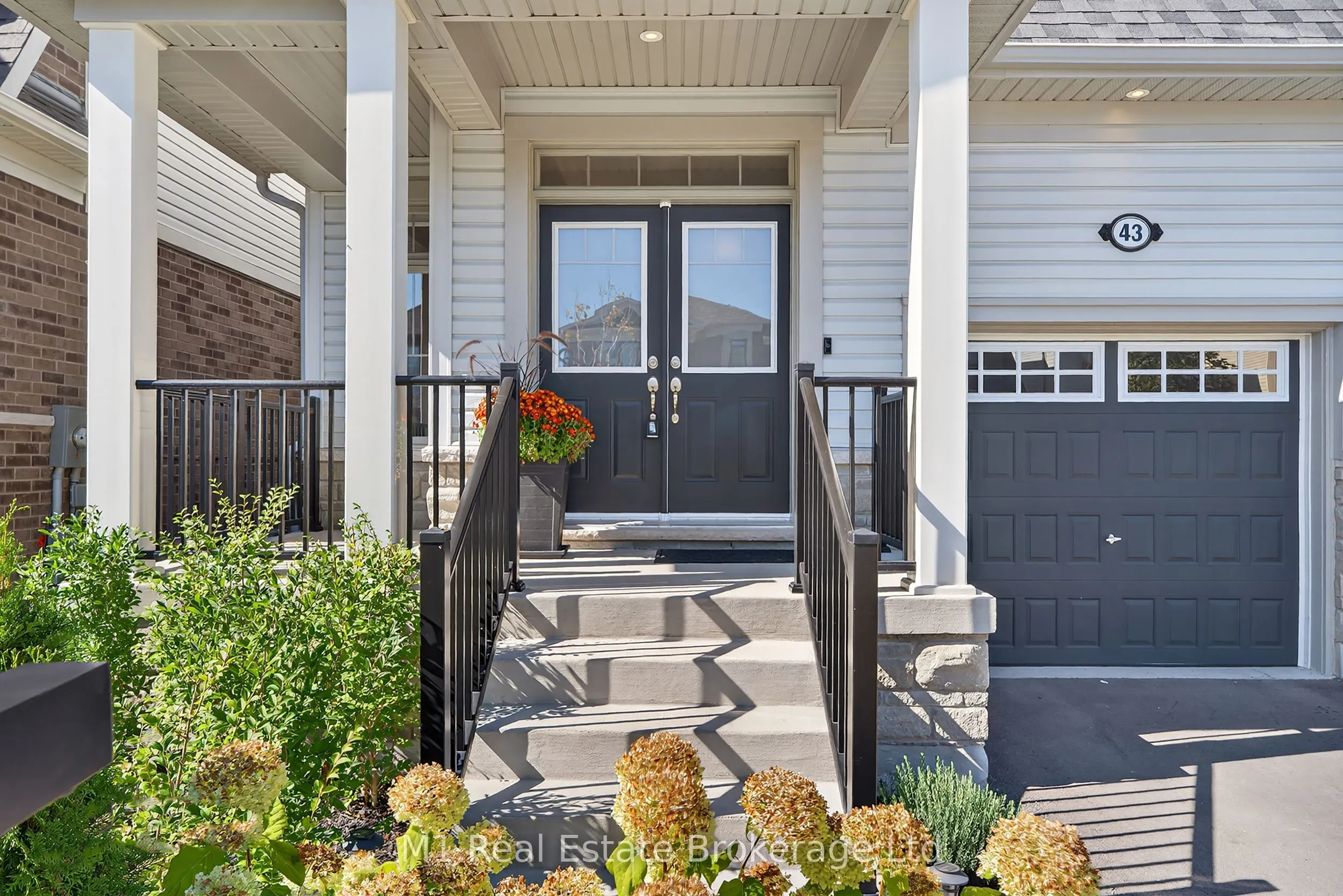 43 Harpin Way W