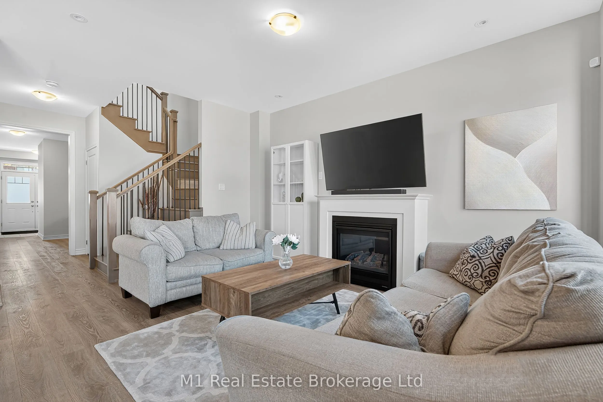 43 Harpin Way W