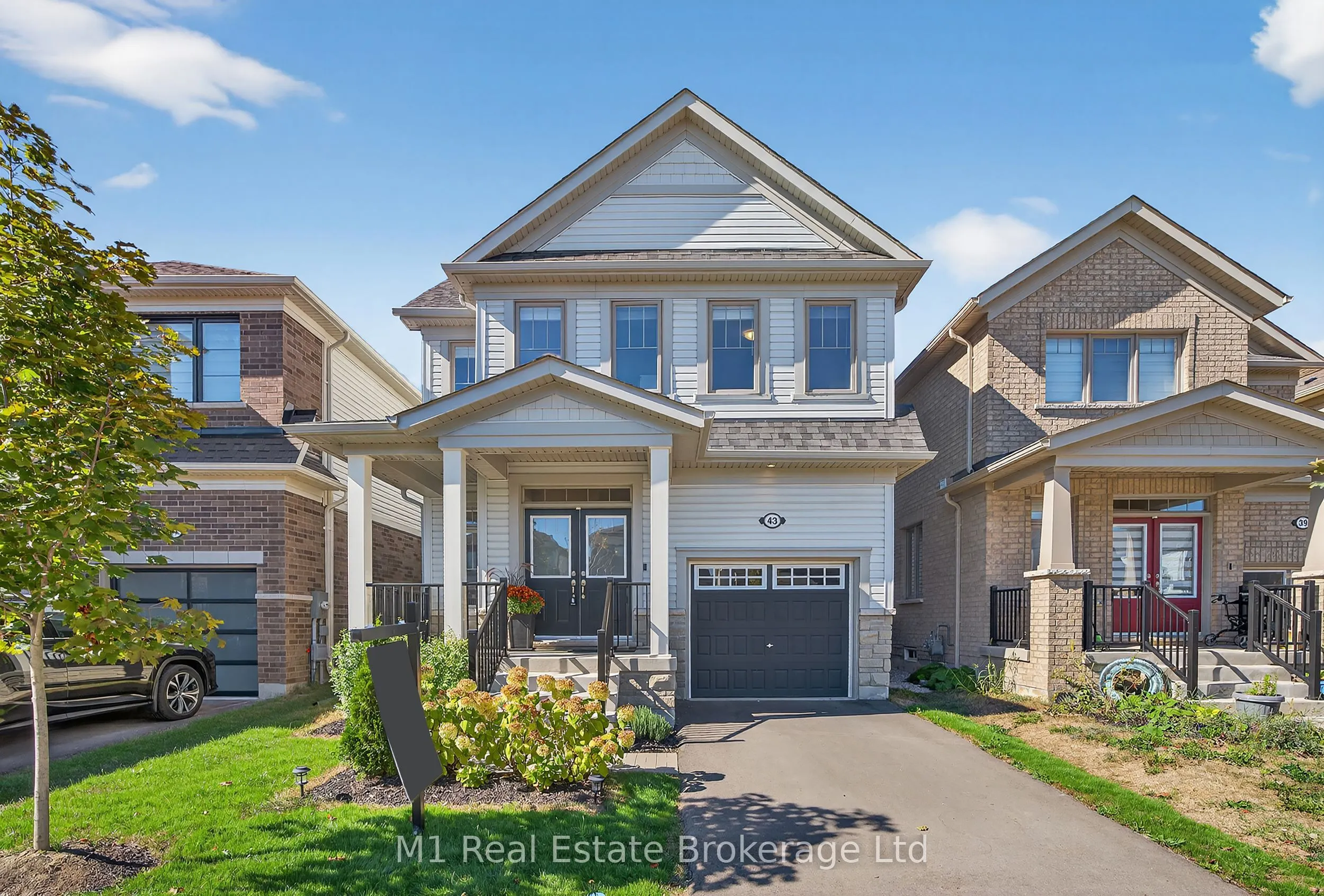 43 Harpin Way W