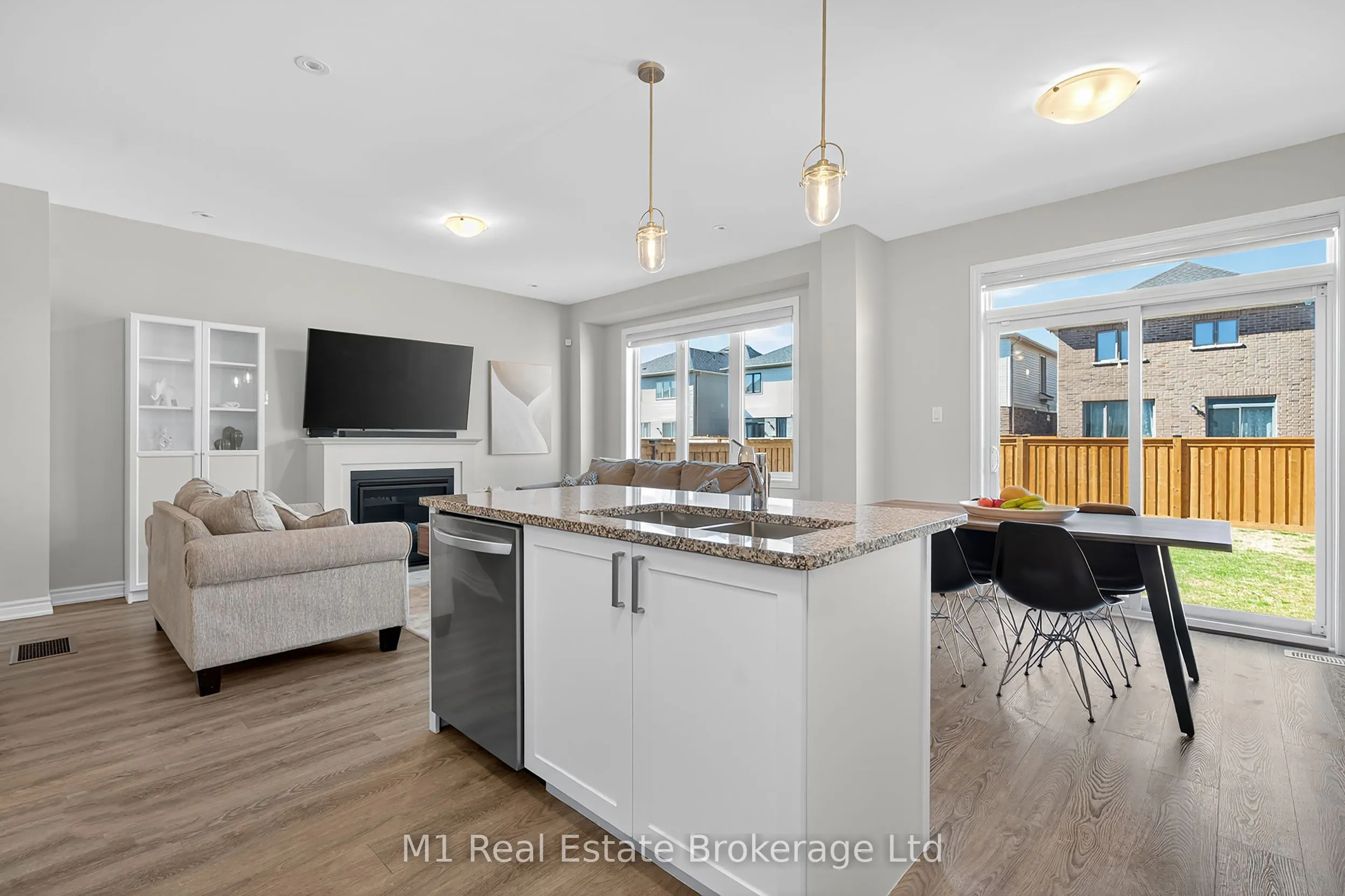 43 Harpin Way W