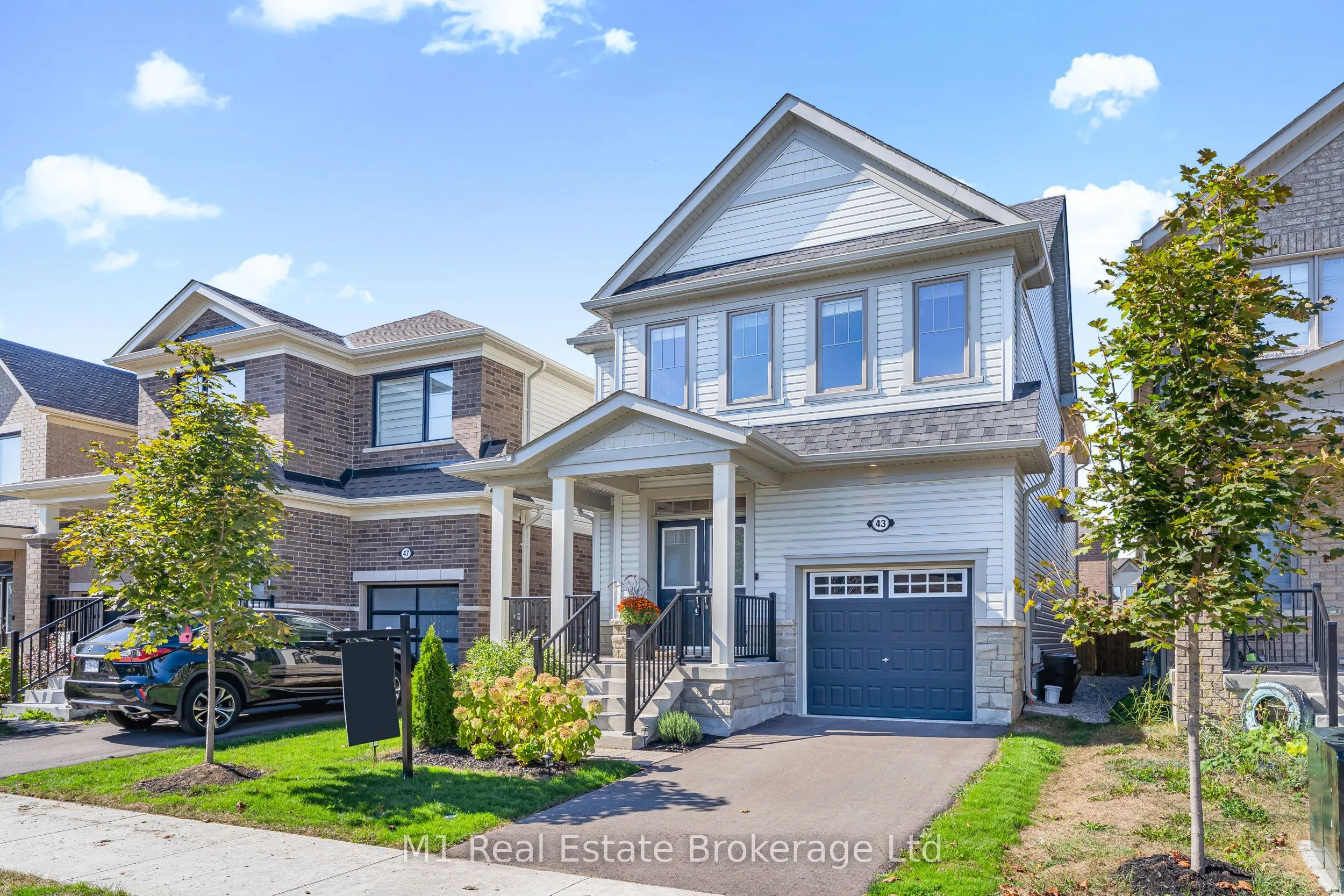 43 Harpin Way W