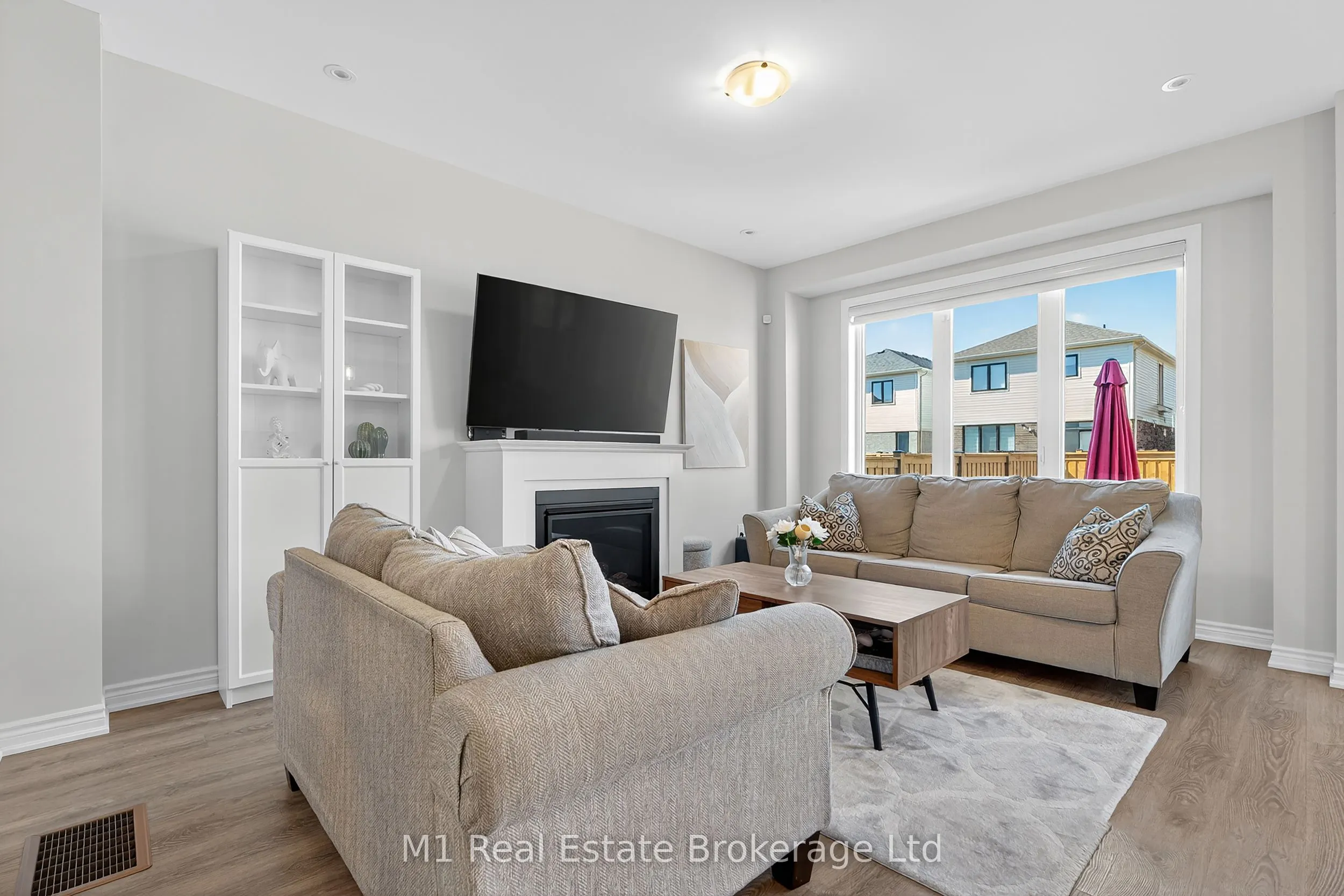 43 Harpin Way W