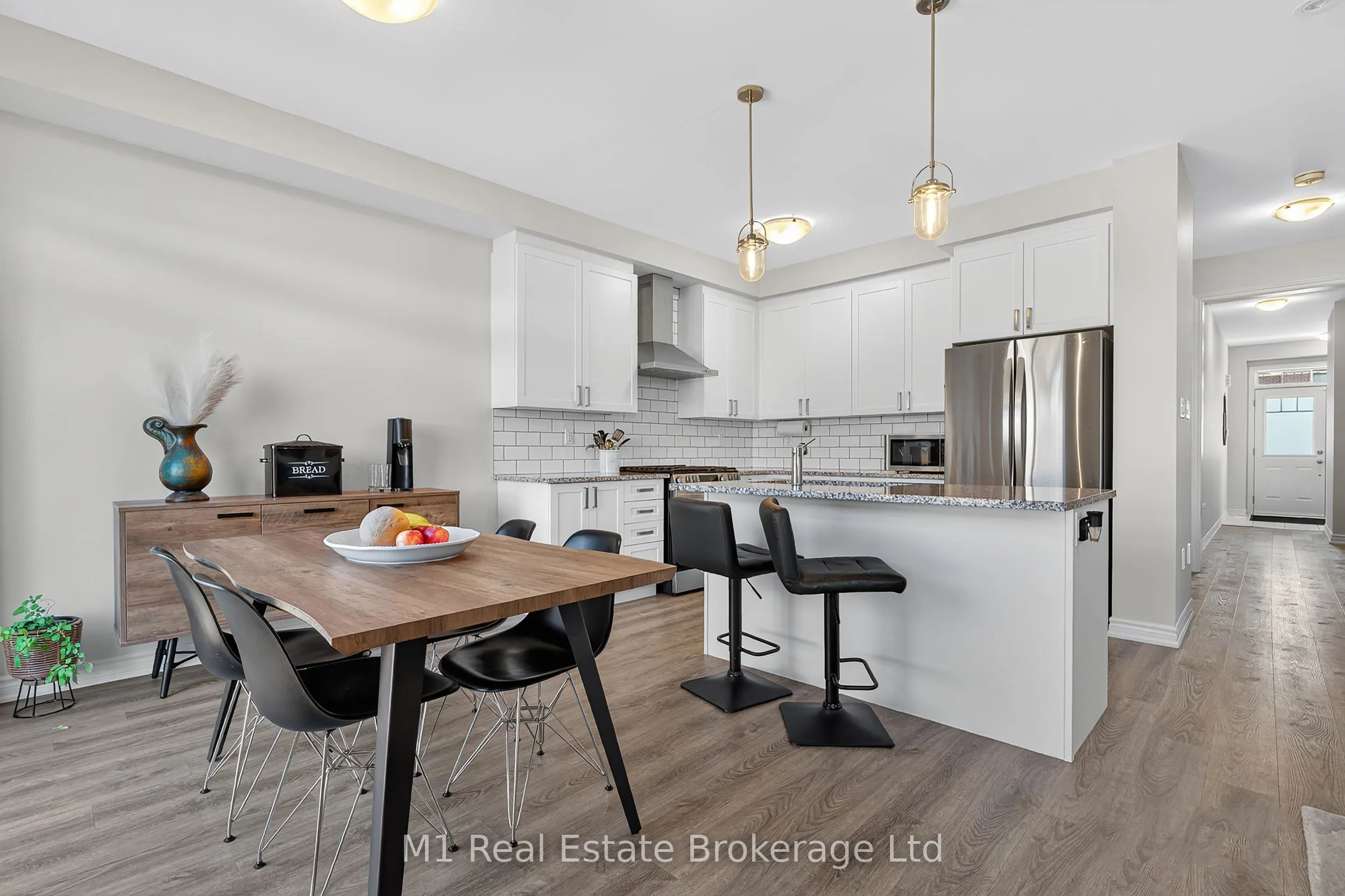 43 Harpin Way W