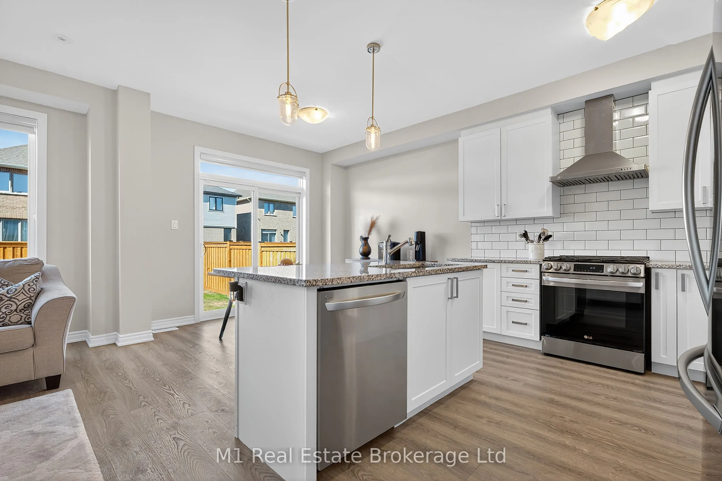 43 Harpin Way W