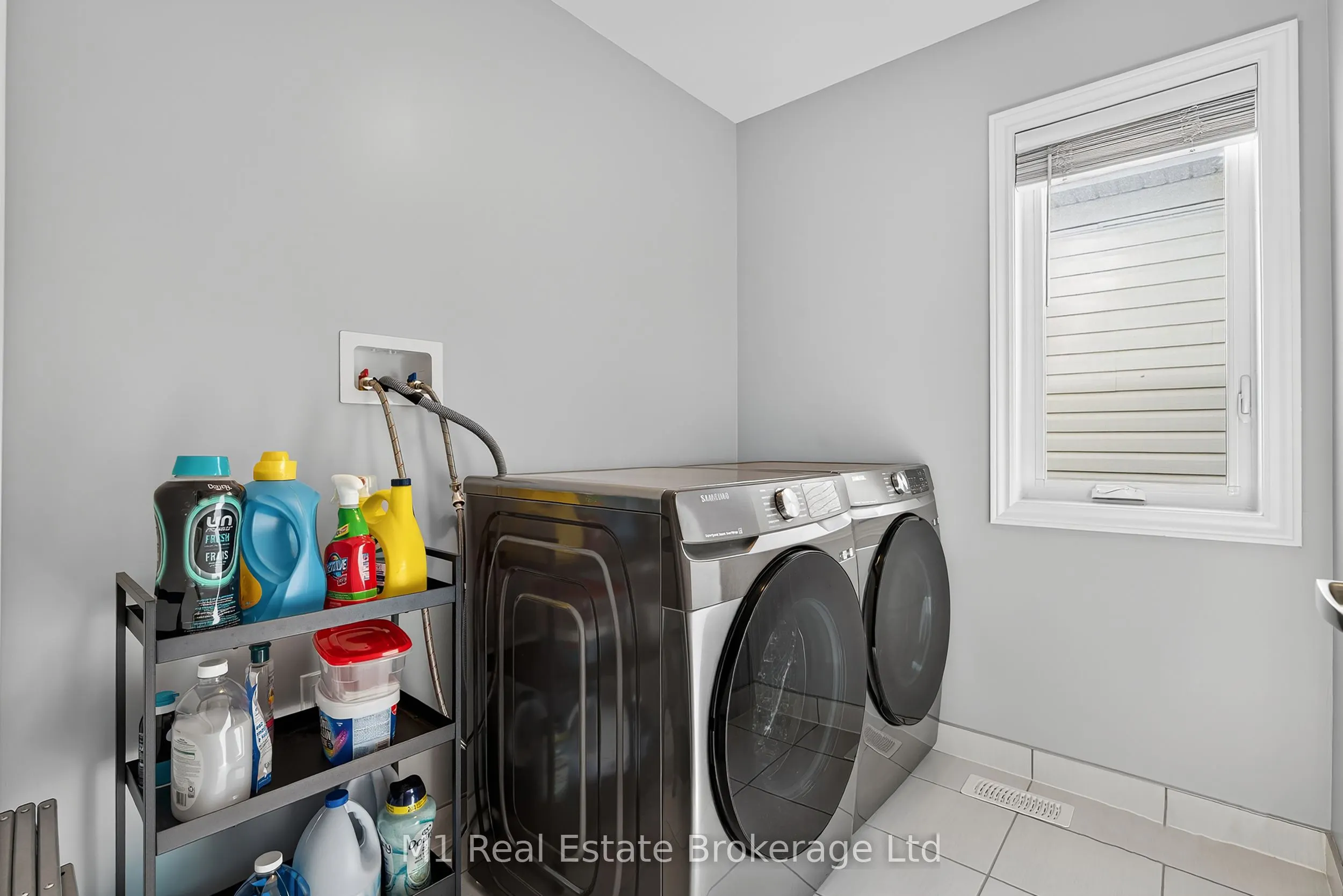 43 Harpin Way W
