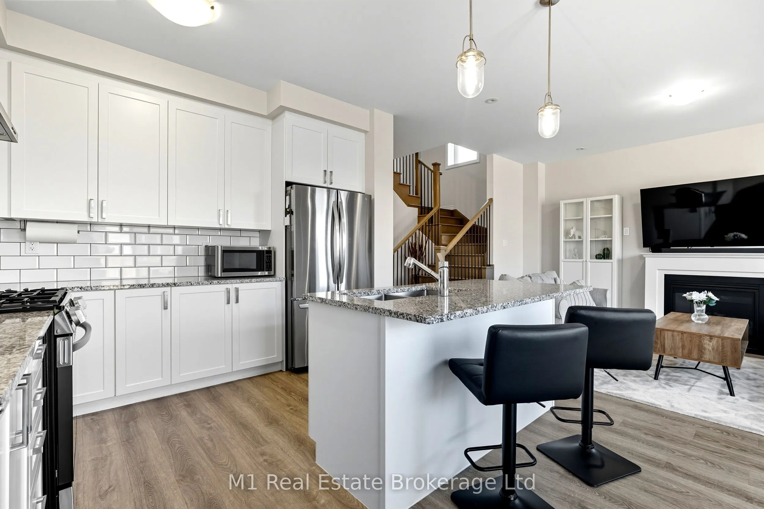 43 Harpin Way W