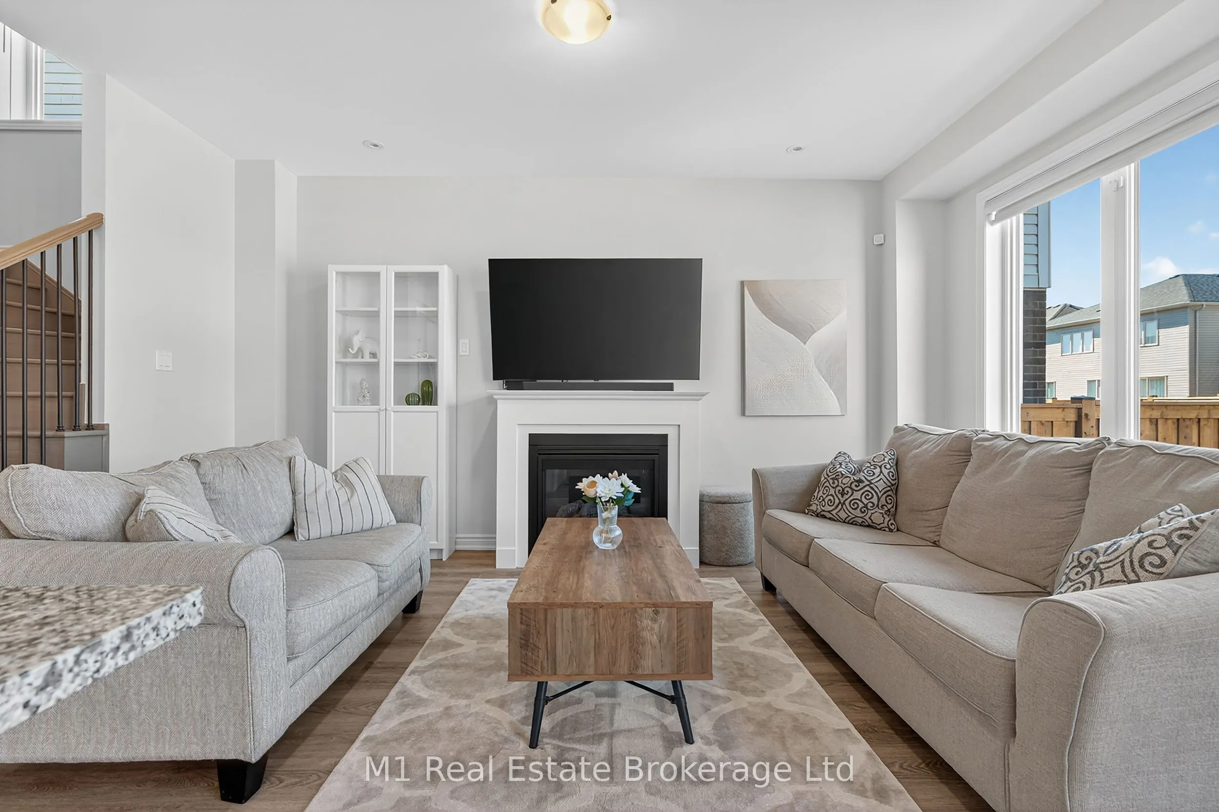 43 Harpin Way W