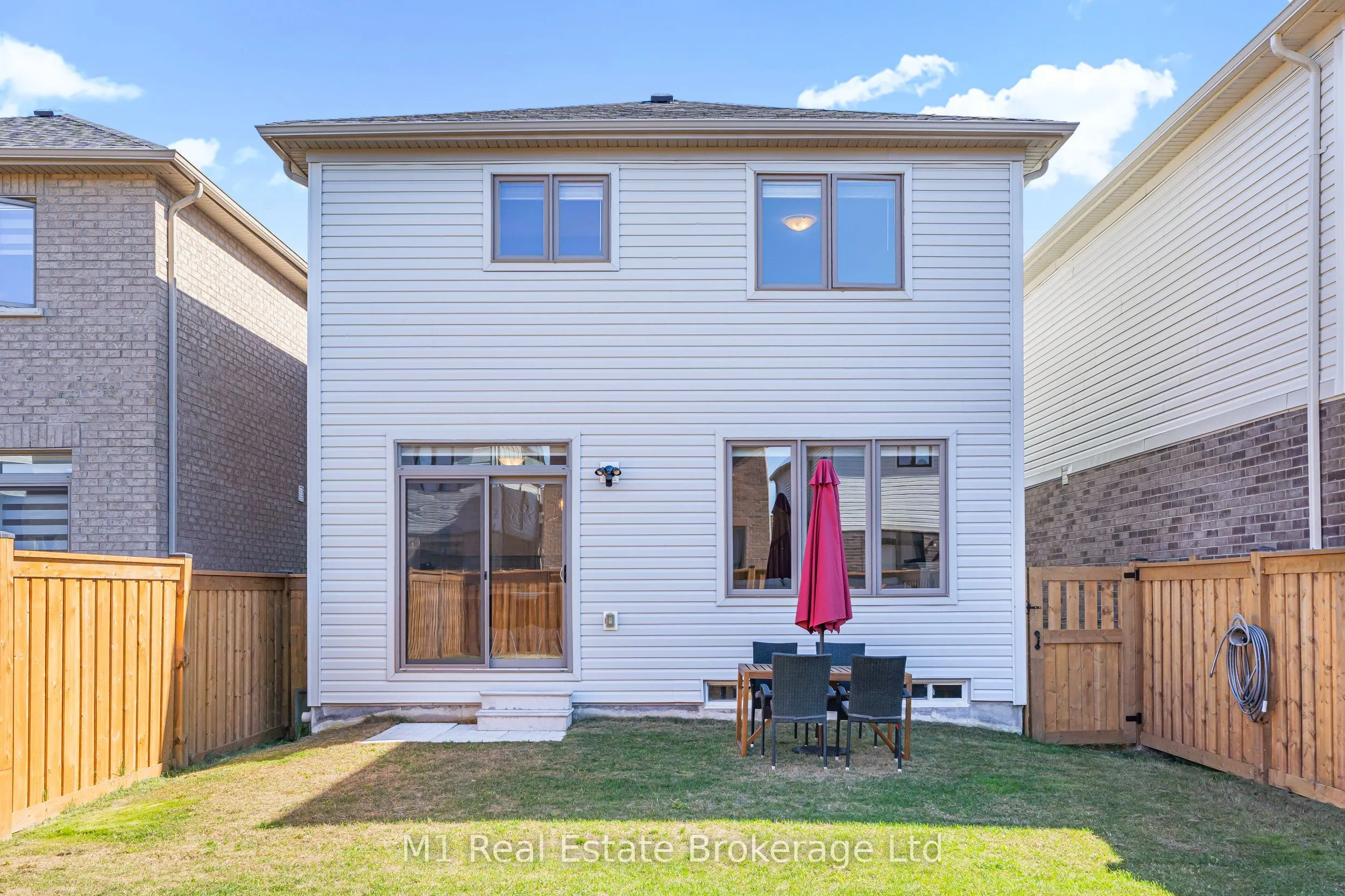 43 Harpin Way W