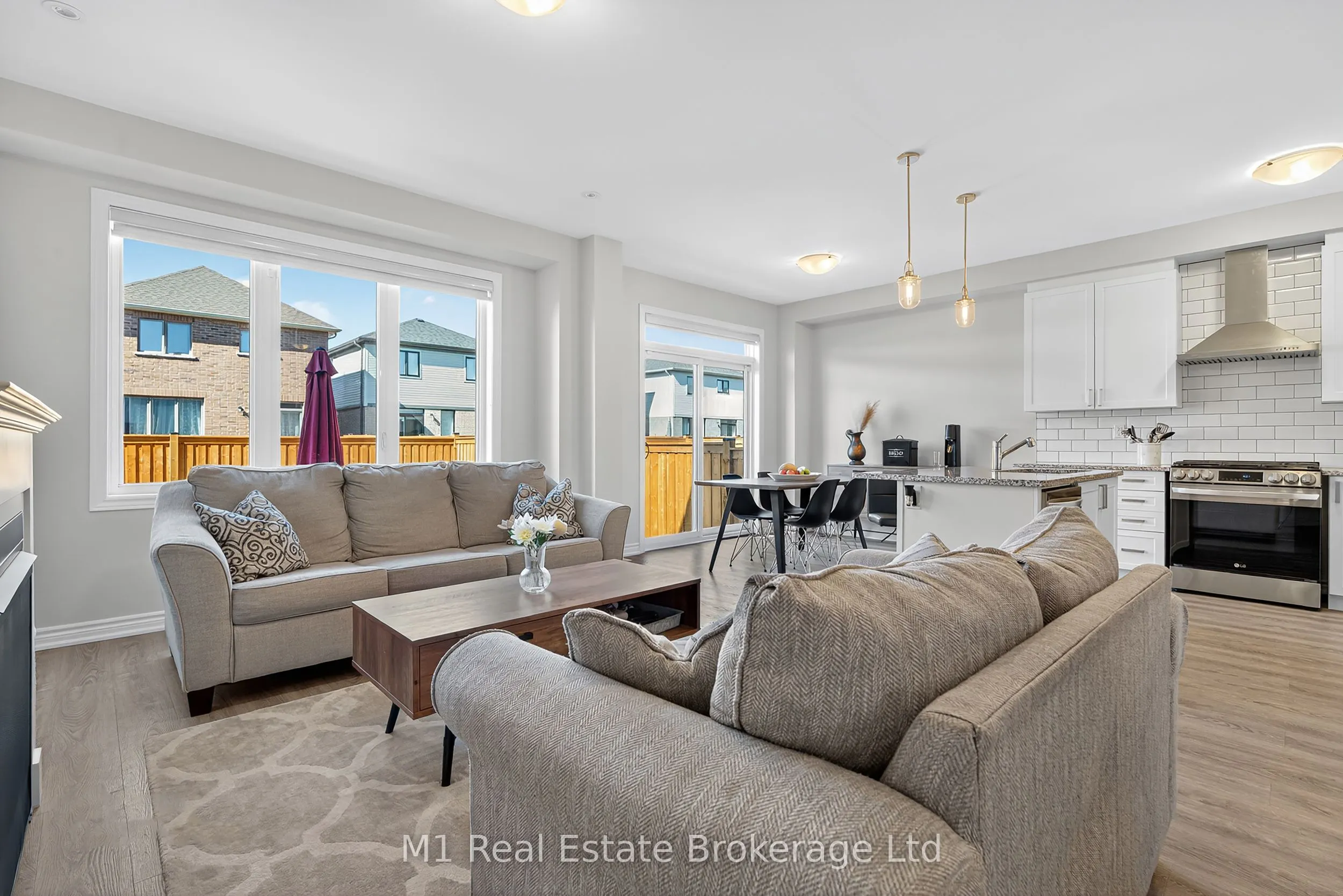 43 Harpin Way W