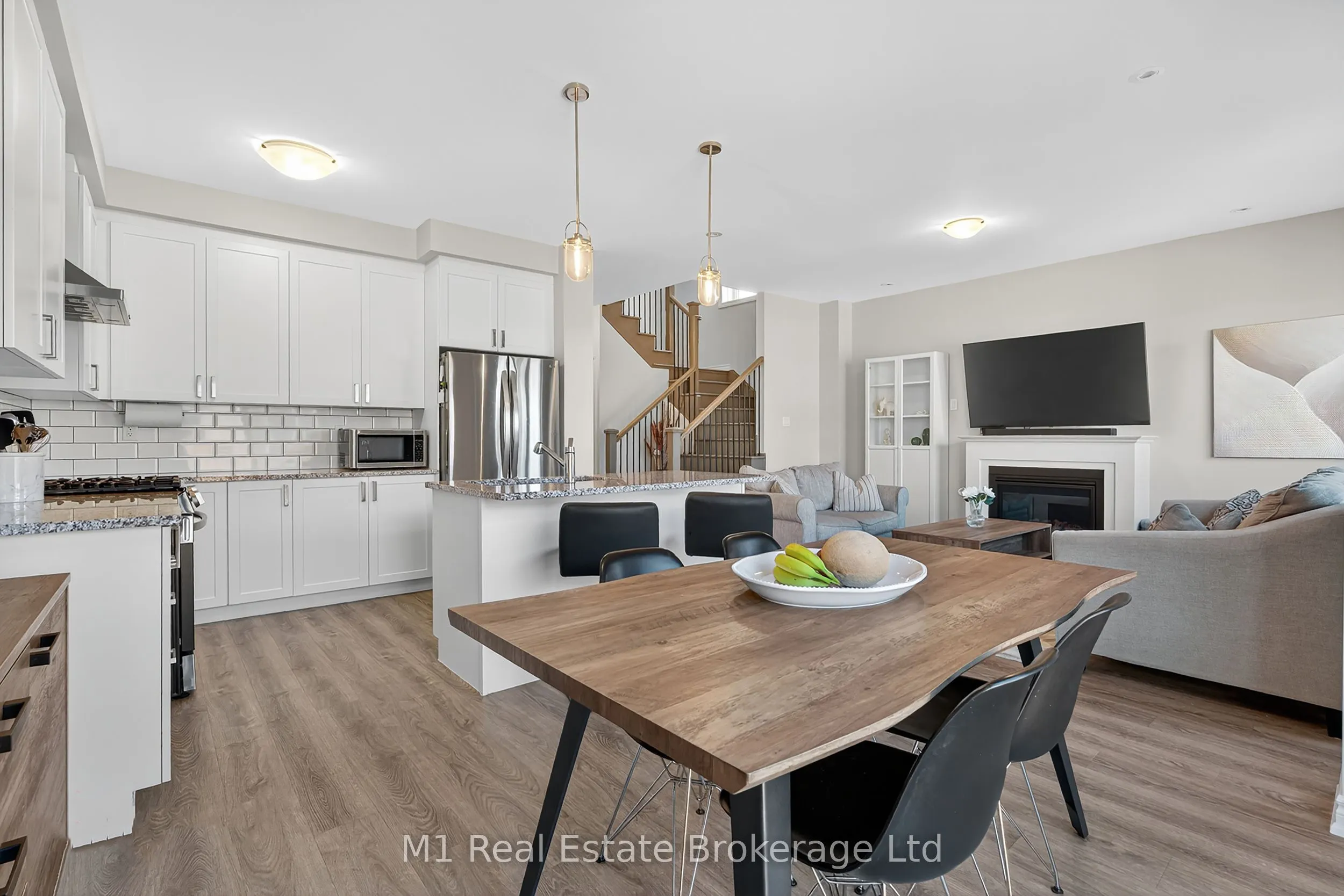 43 Harpin Way W