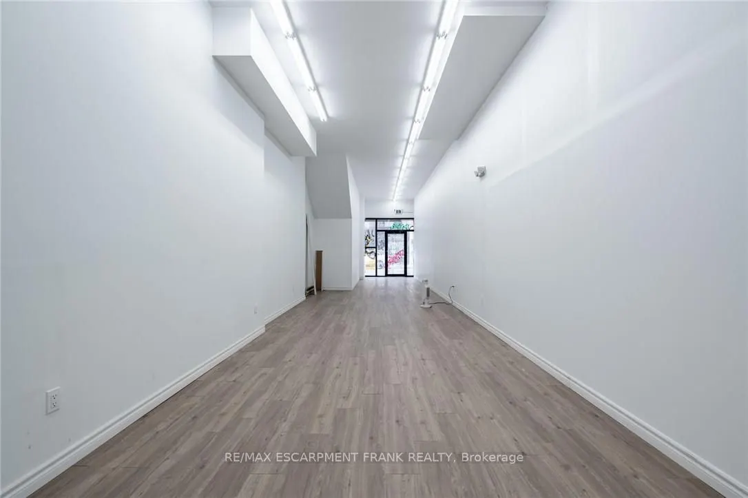 135 JAMES Street N, #1