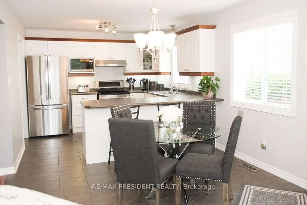 1657 Bayswater Crescent