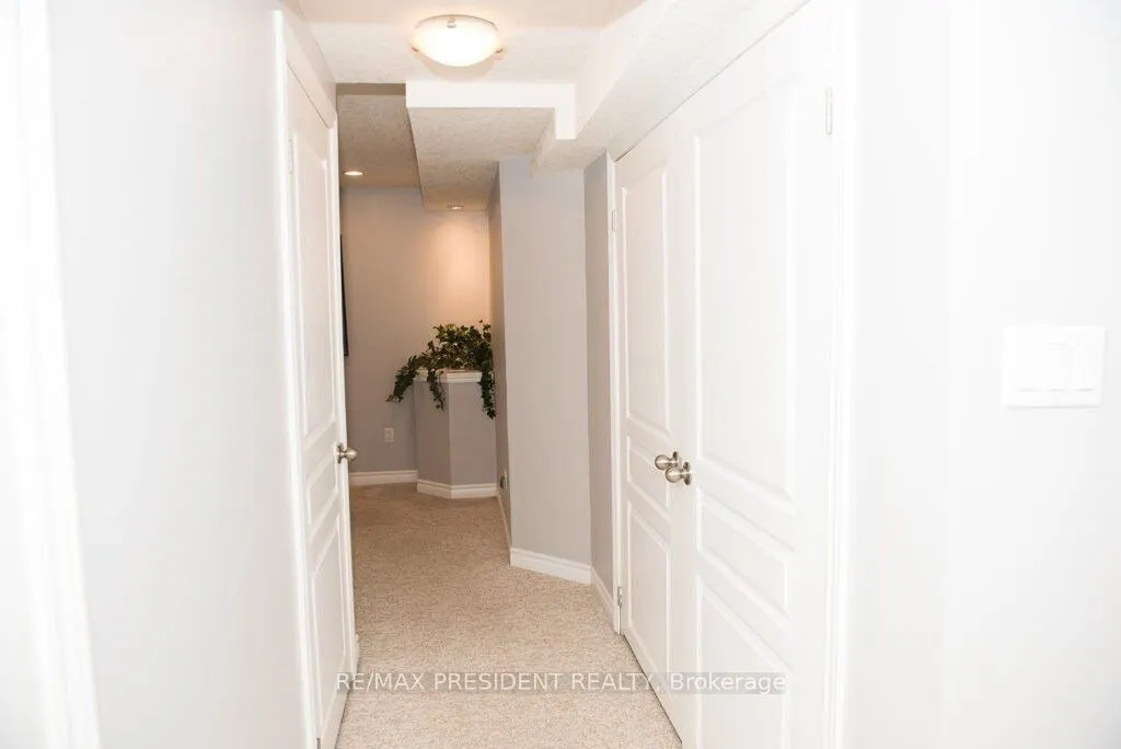 1657 Bayswater Crescent