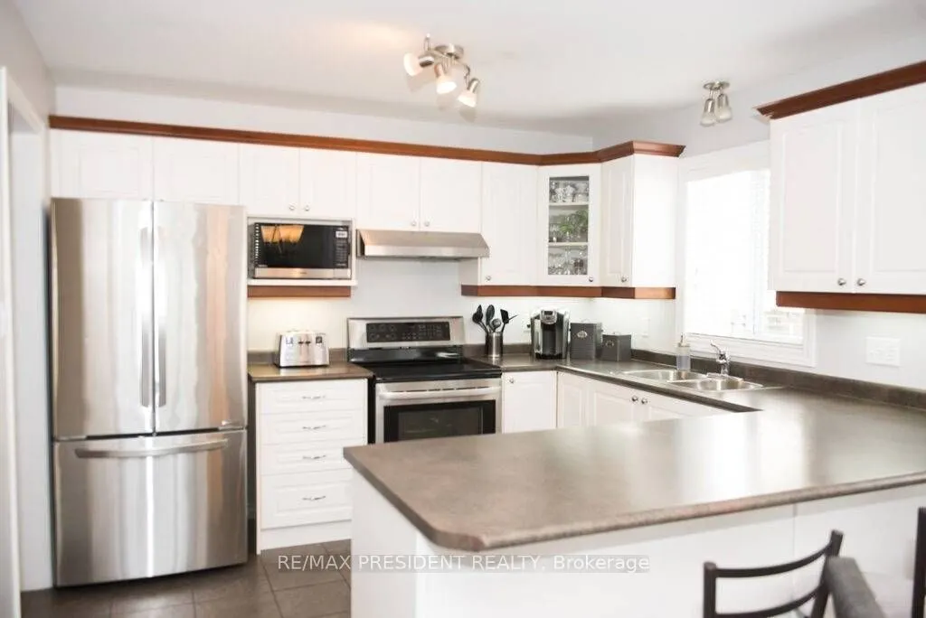 1657 Bayswater Crescent