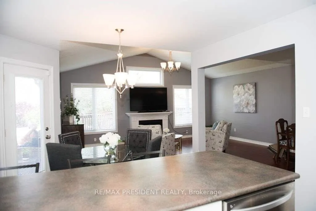 1657 Bayswater Crescent