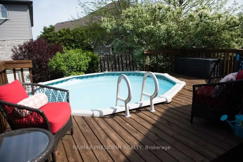 1657 Bayswater Crescent