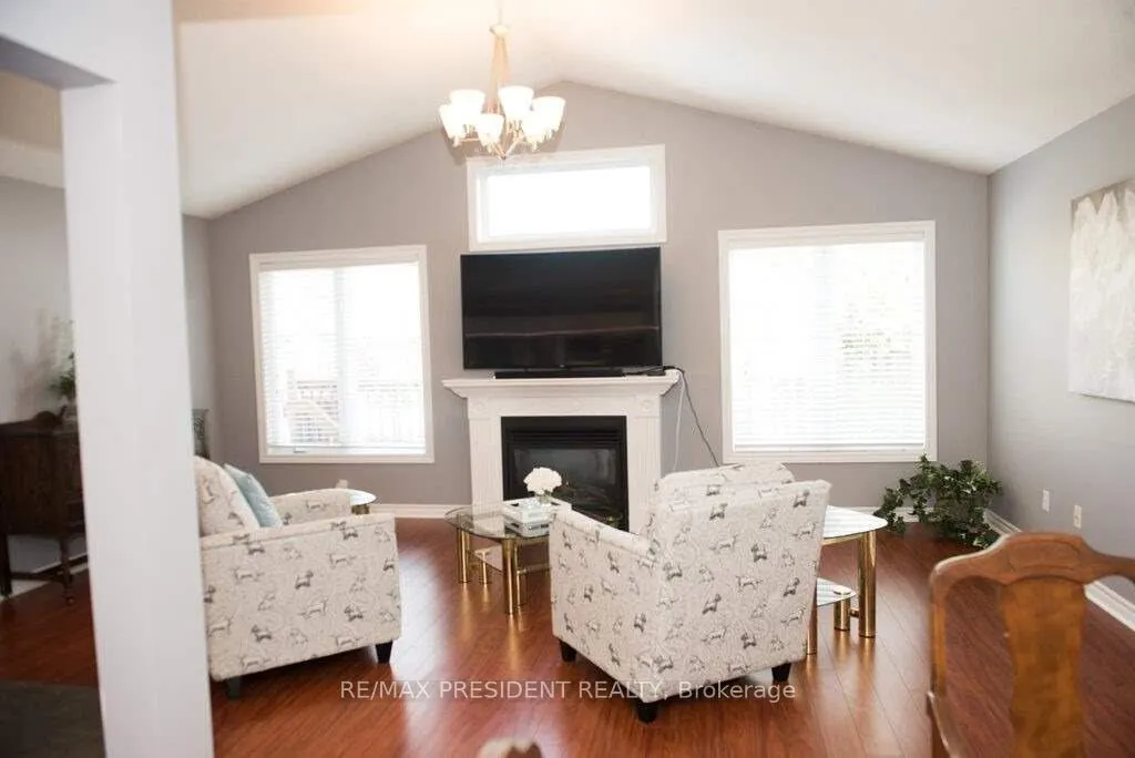1657 Bayswater Crescent