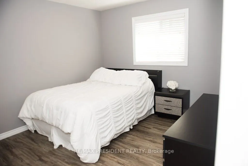 1657 Bayswater Crescent