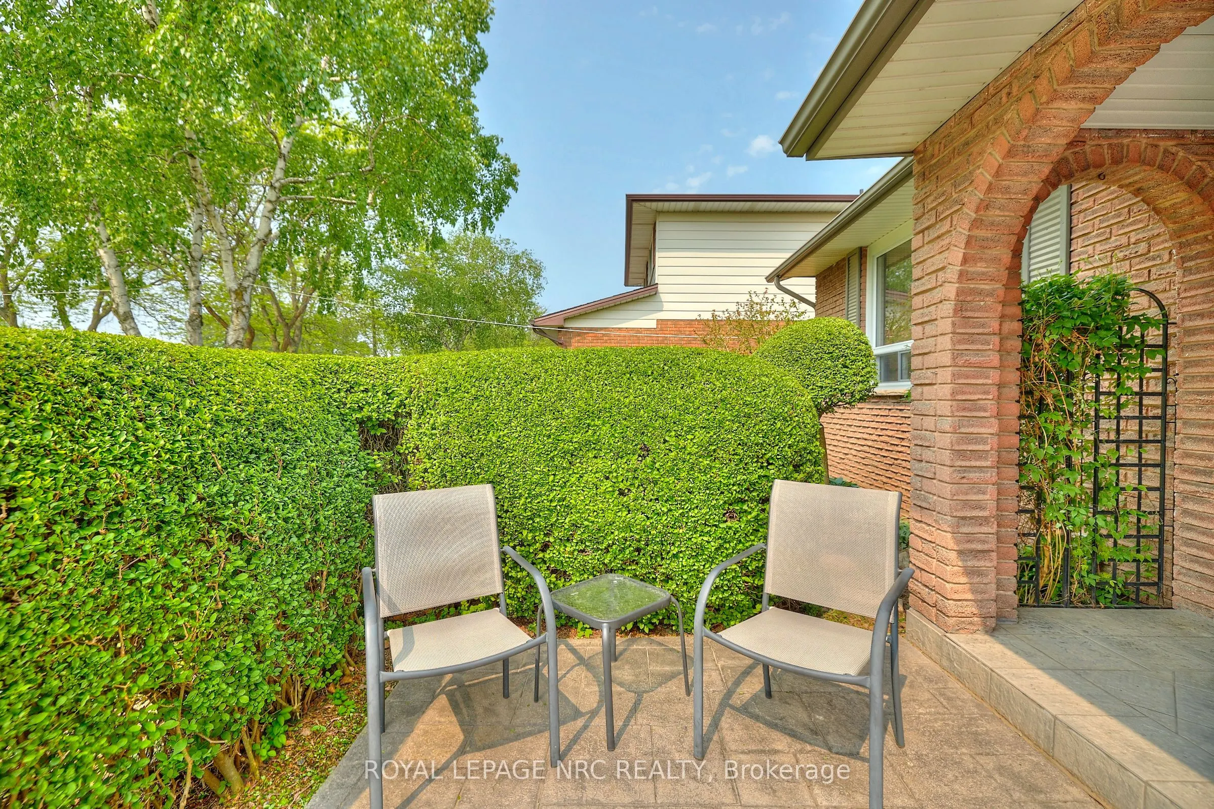 6968 BRIAN Crescent