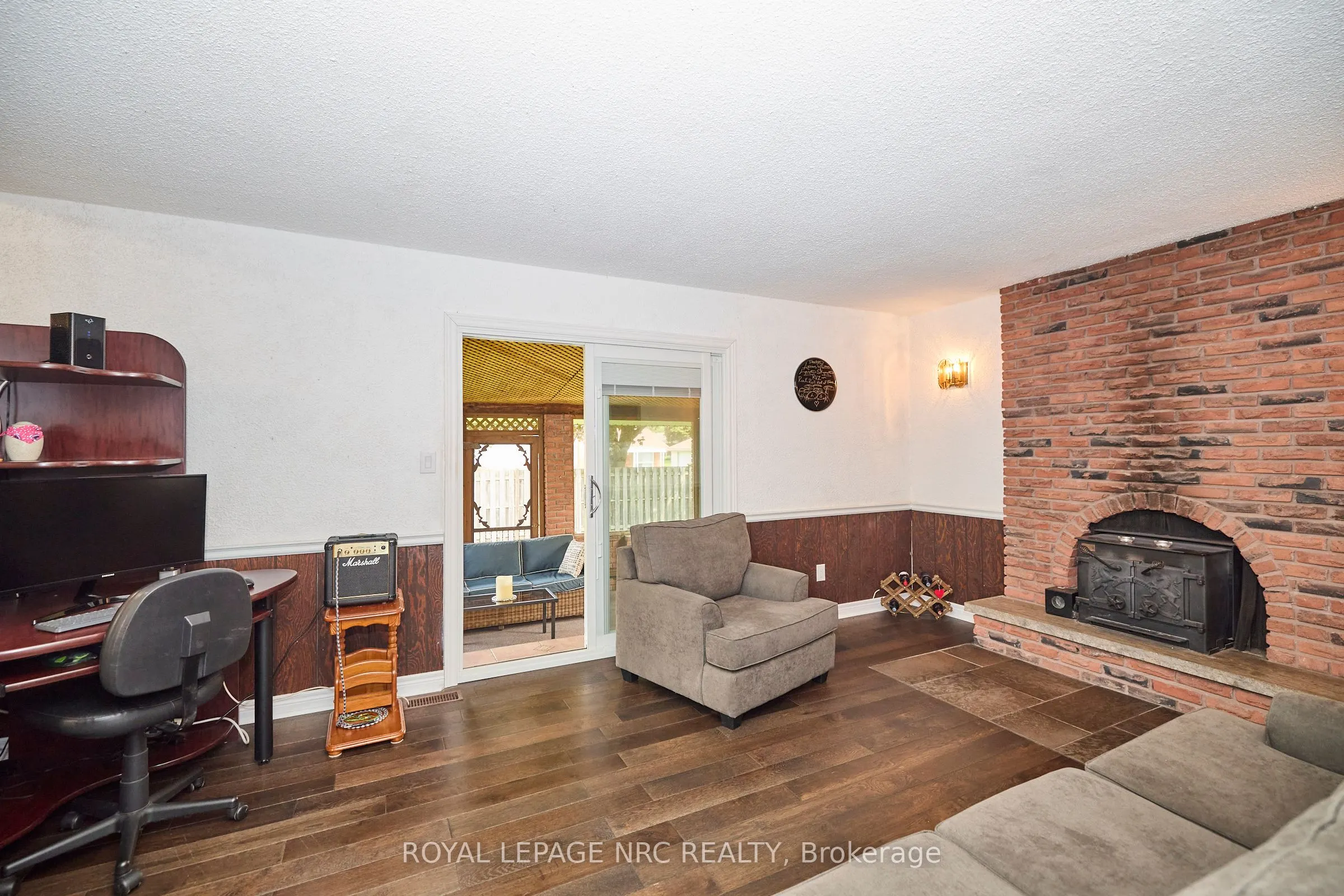 6968 BRIAN Crescent