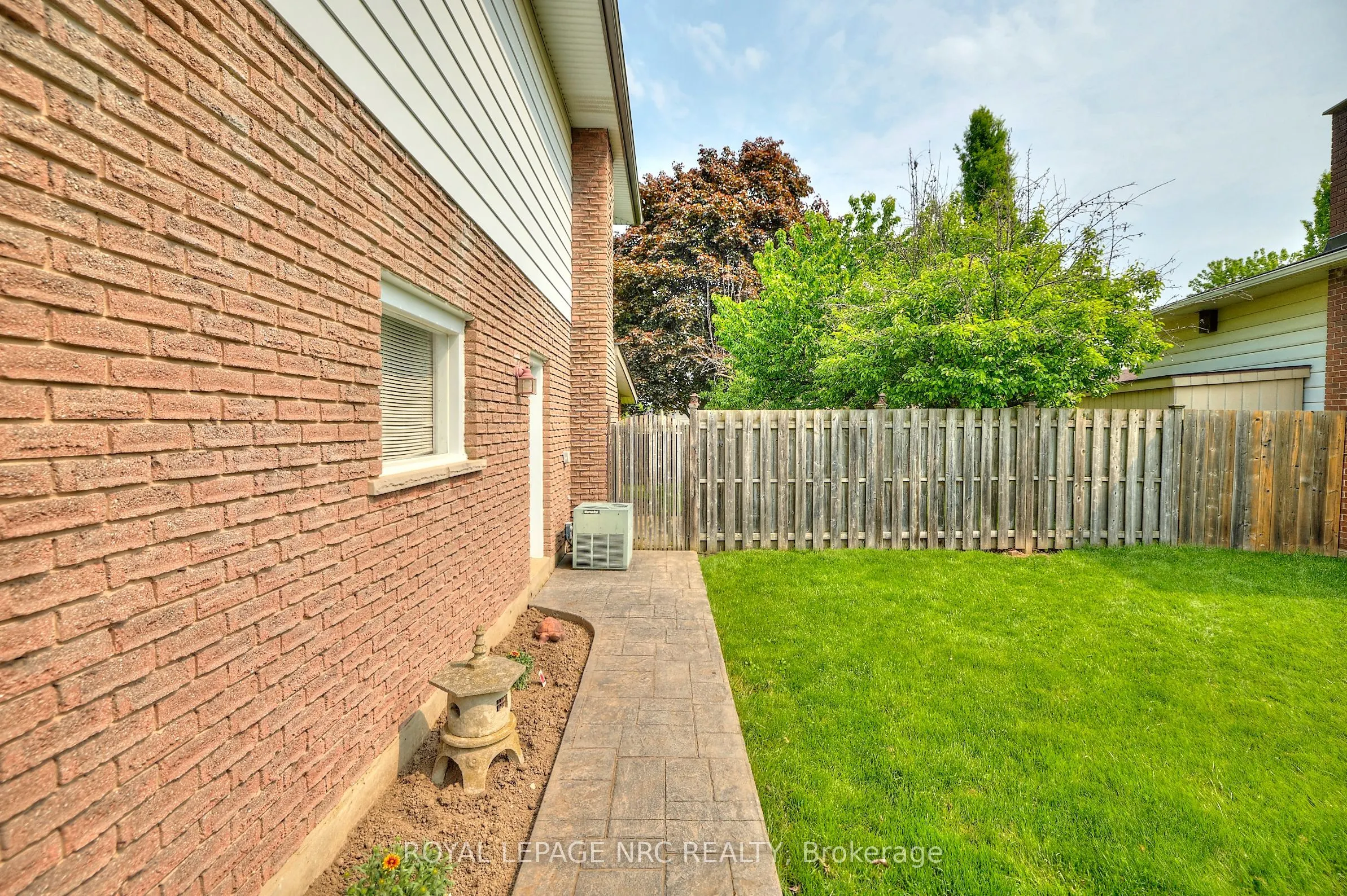 6968 BRIAN Crescent