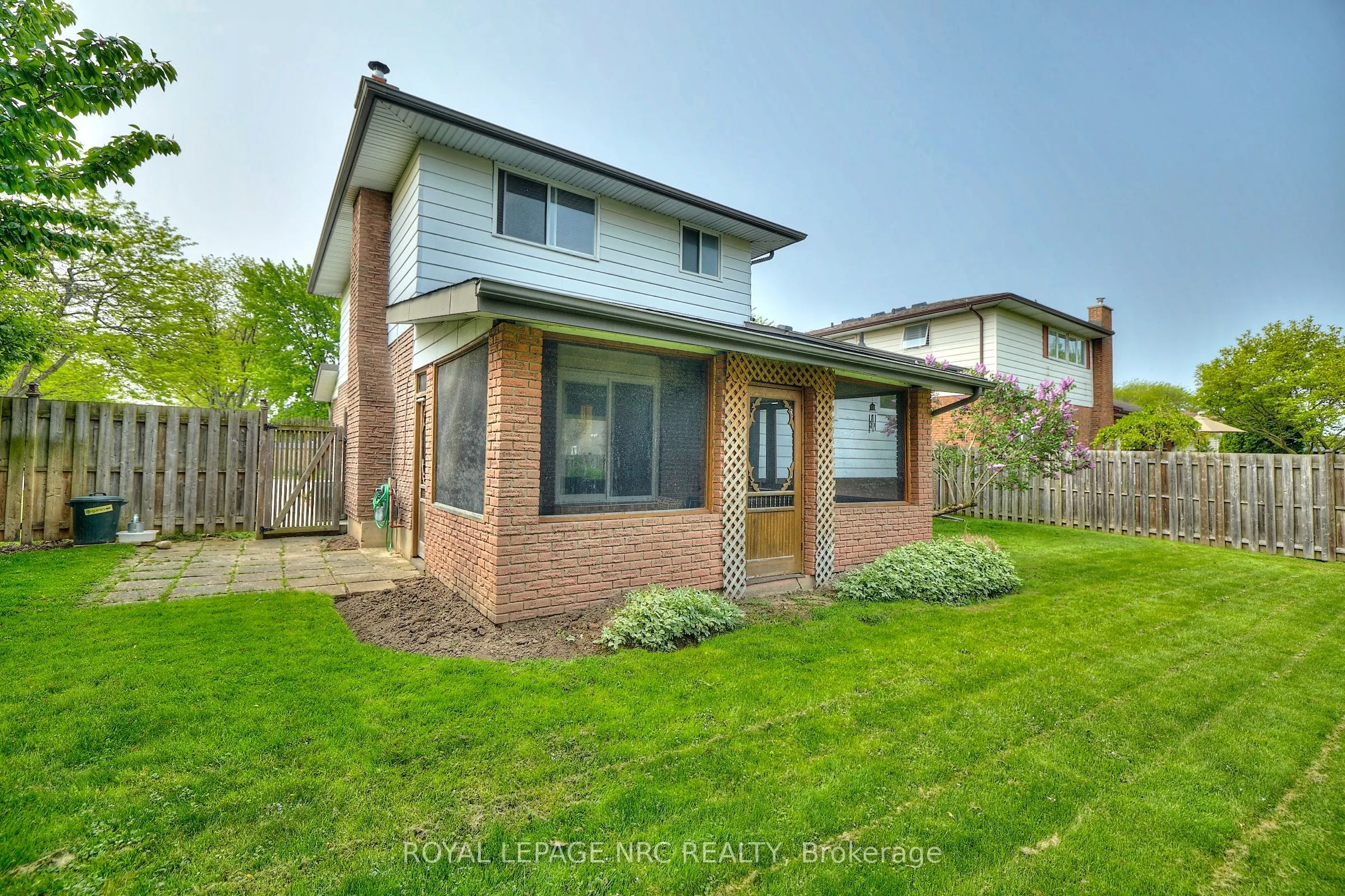 6968 BRIAN Crescent