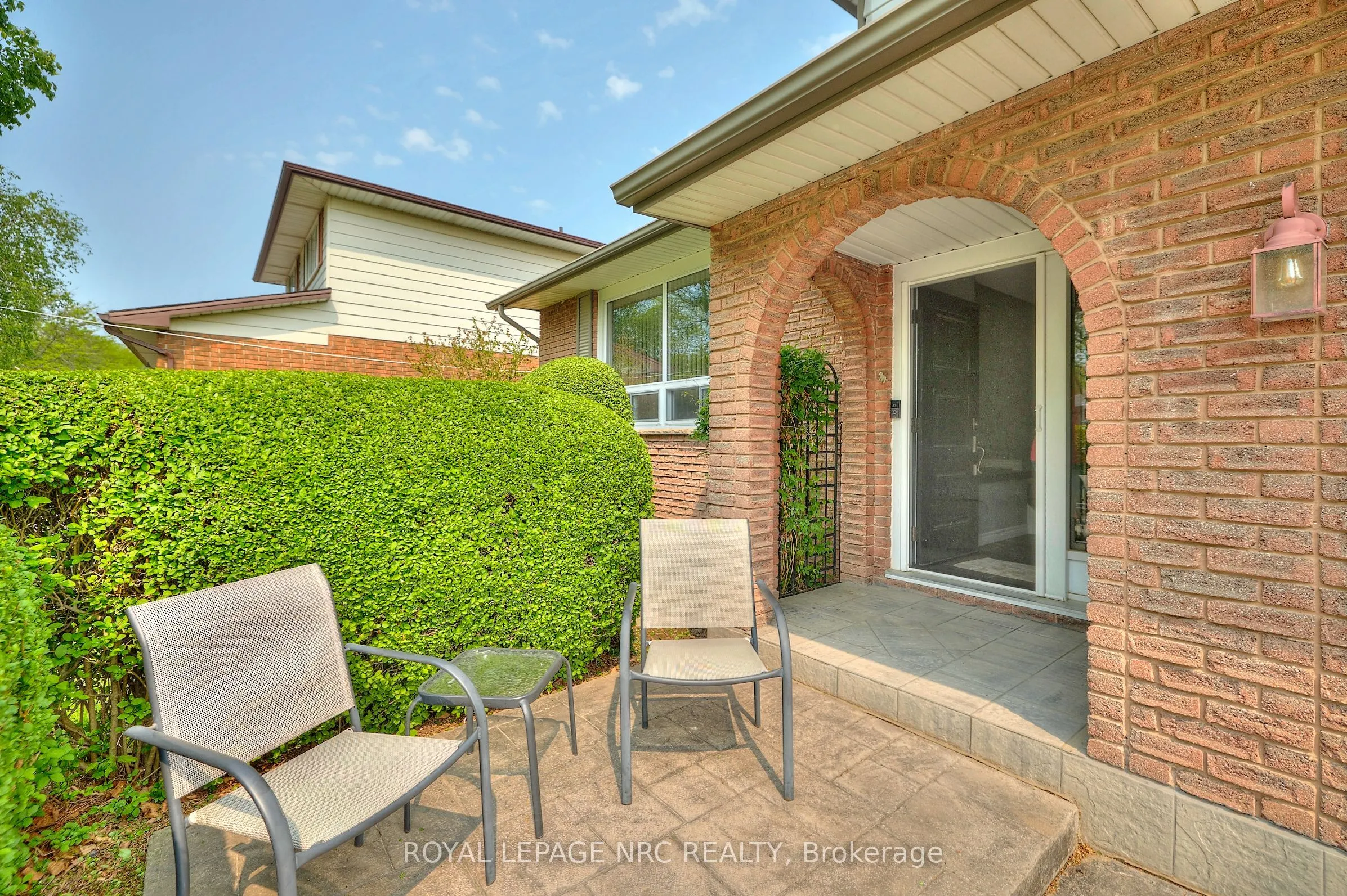 6968 BRIAN Crescent