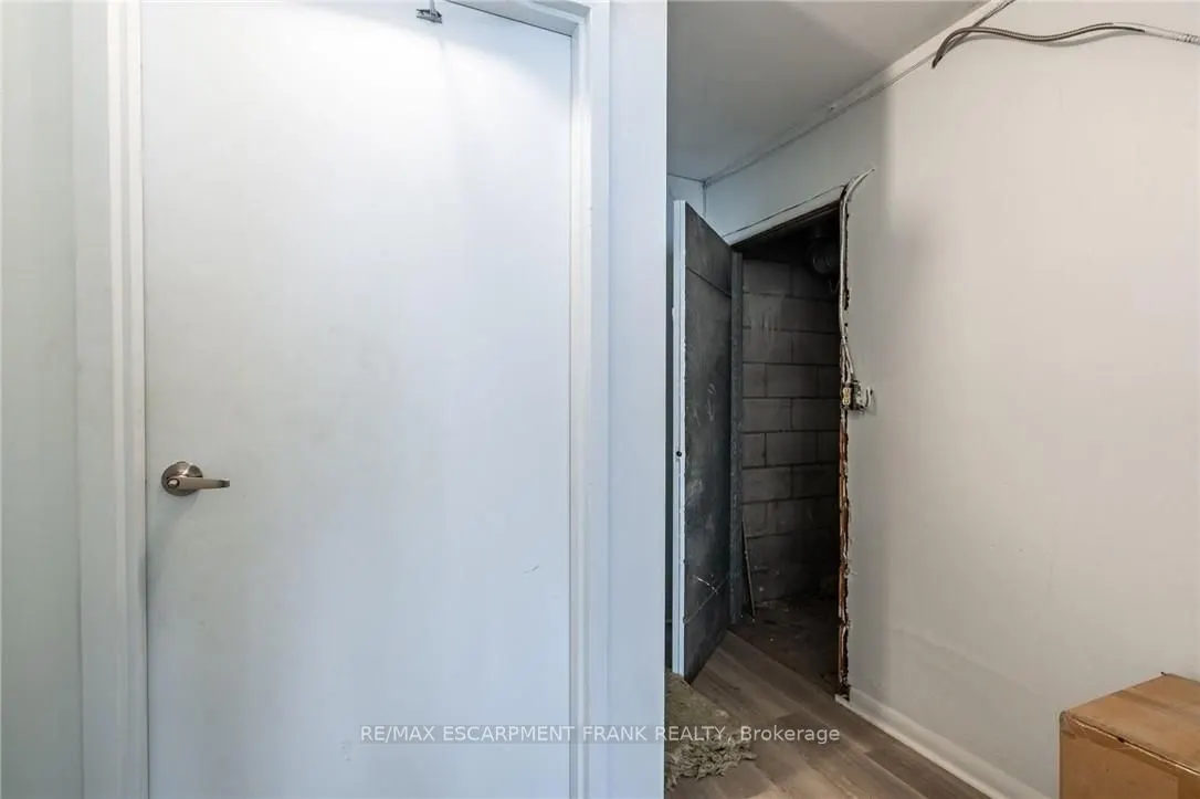 135 JAMES Street N, #3