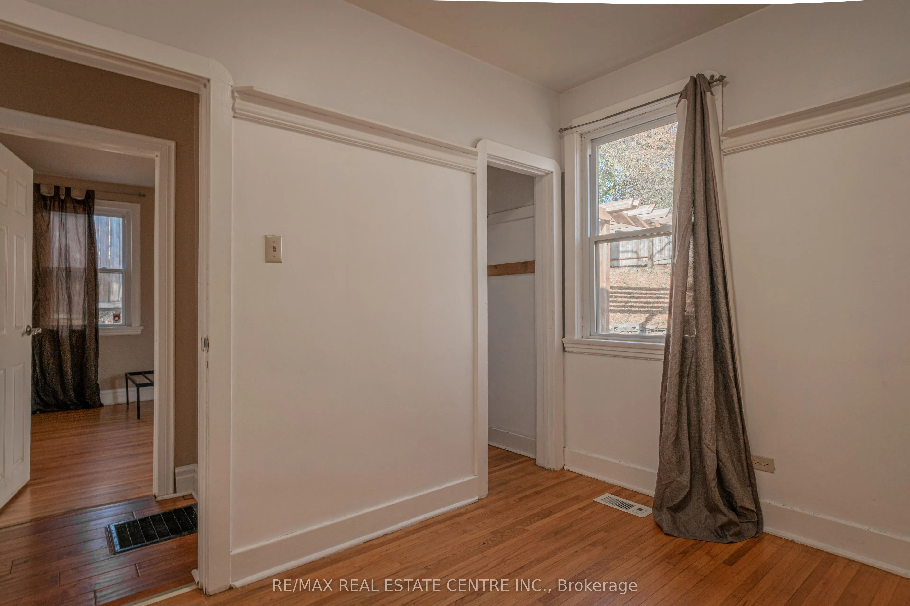 280 London Street, #Main/Upper