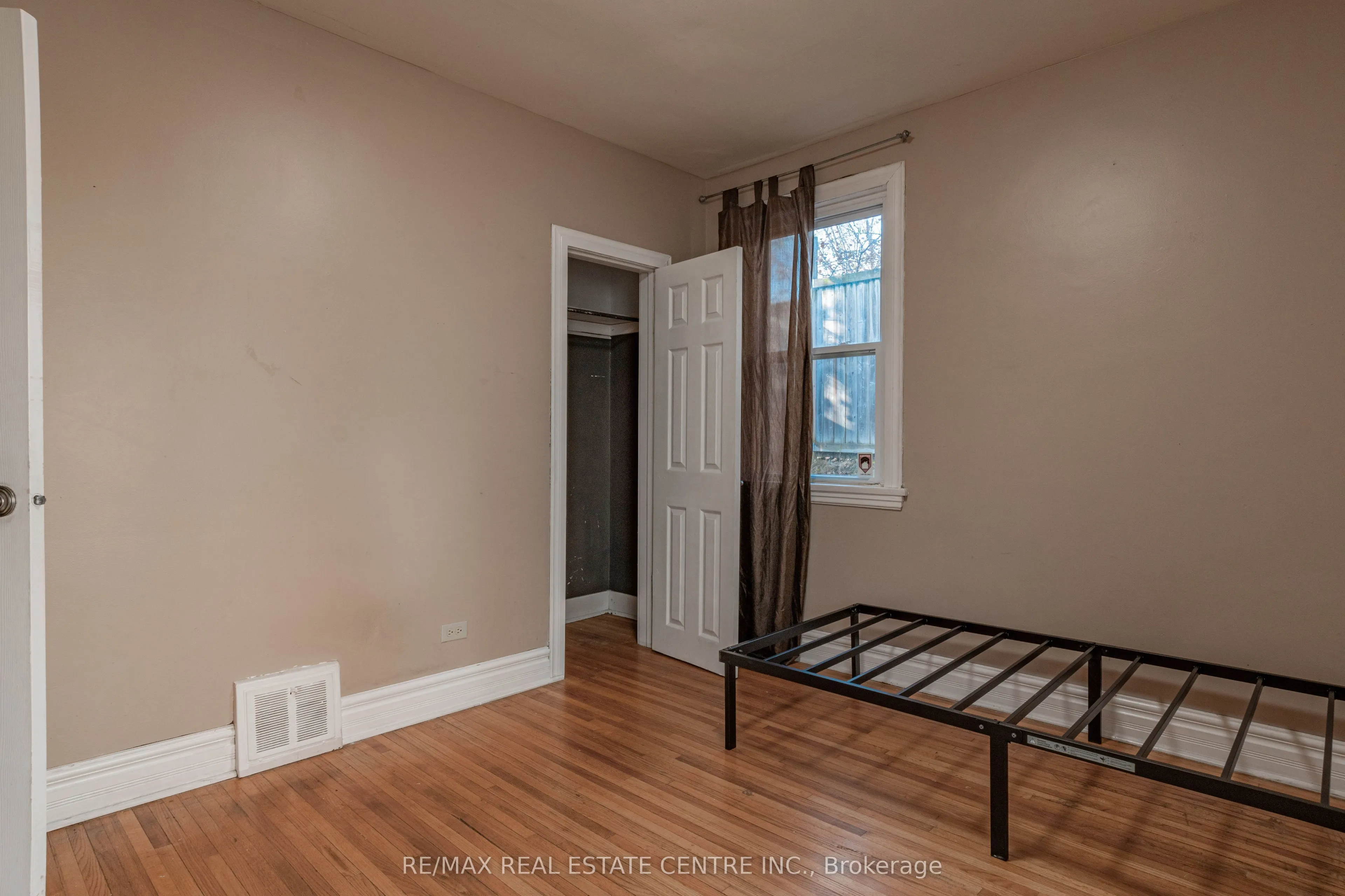 280 London Street, #Main/Upper
