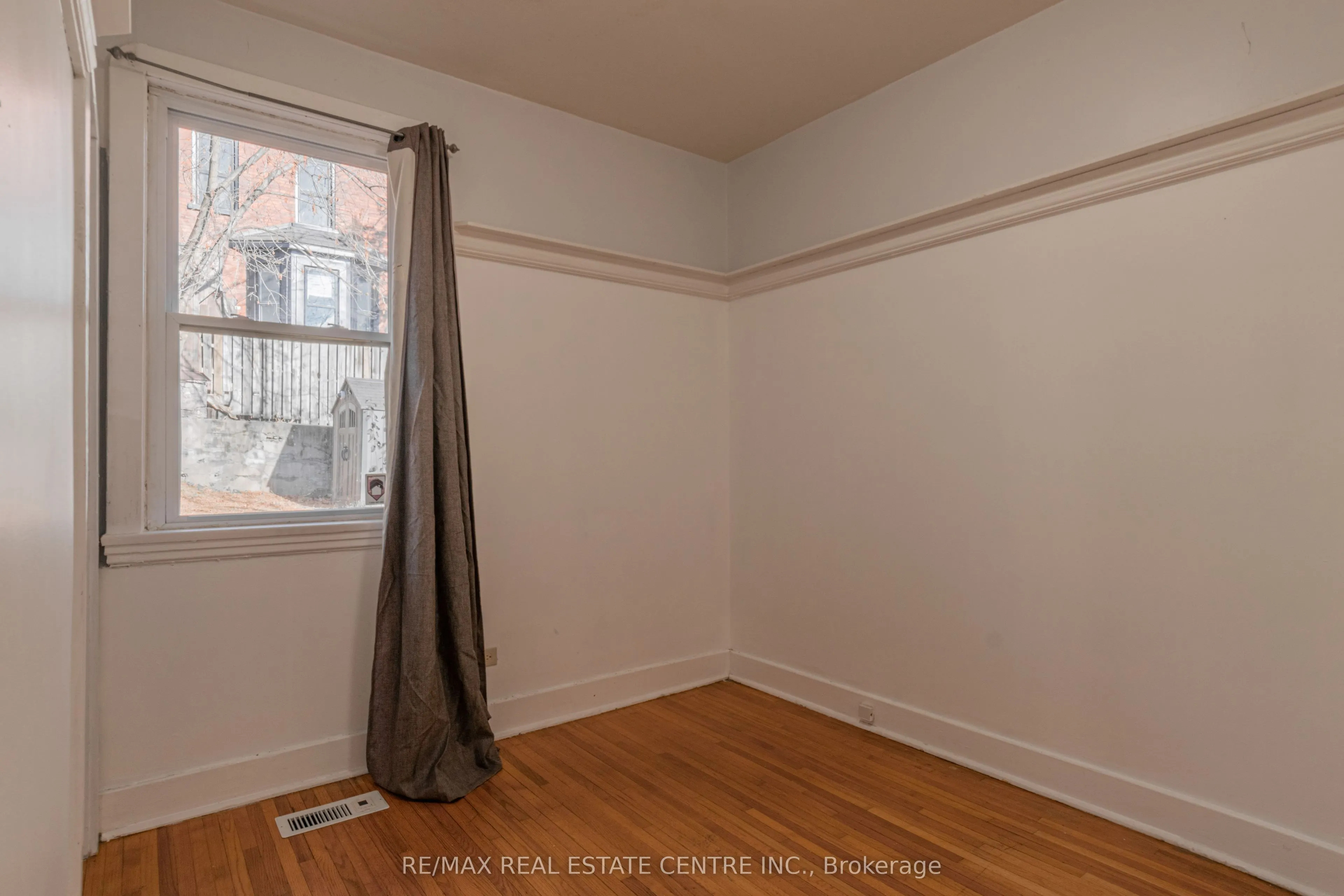 280 London Street, #Main/Upper
