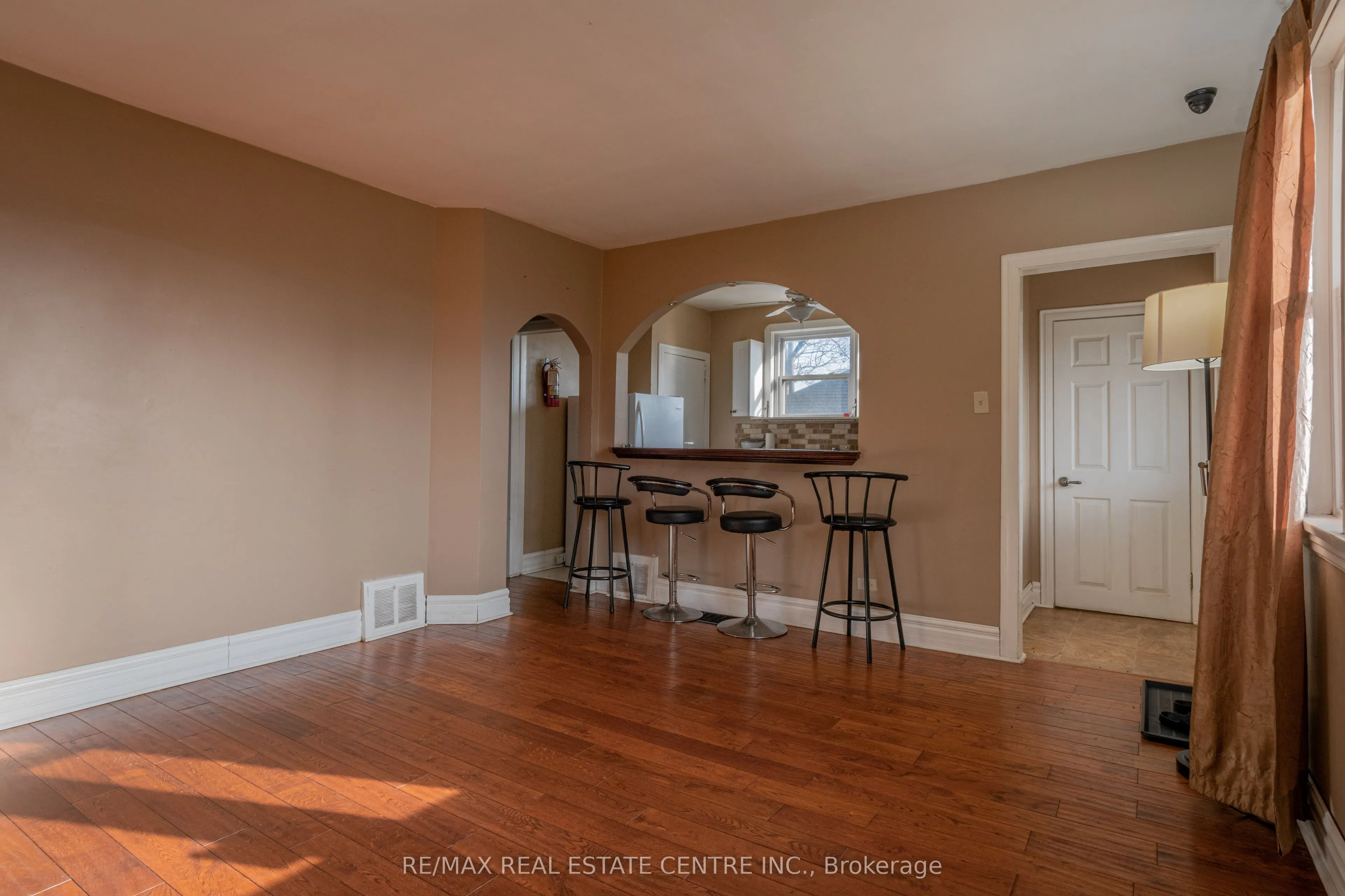 280 London Street, #Main/Upper