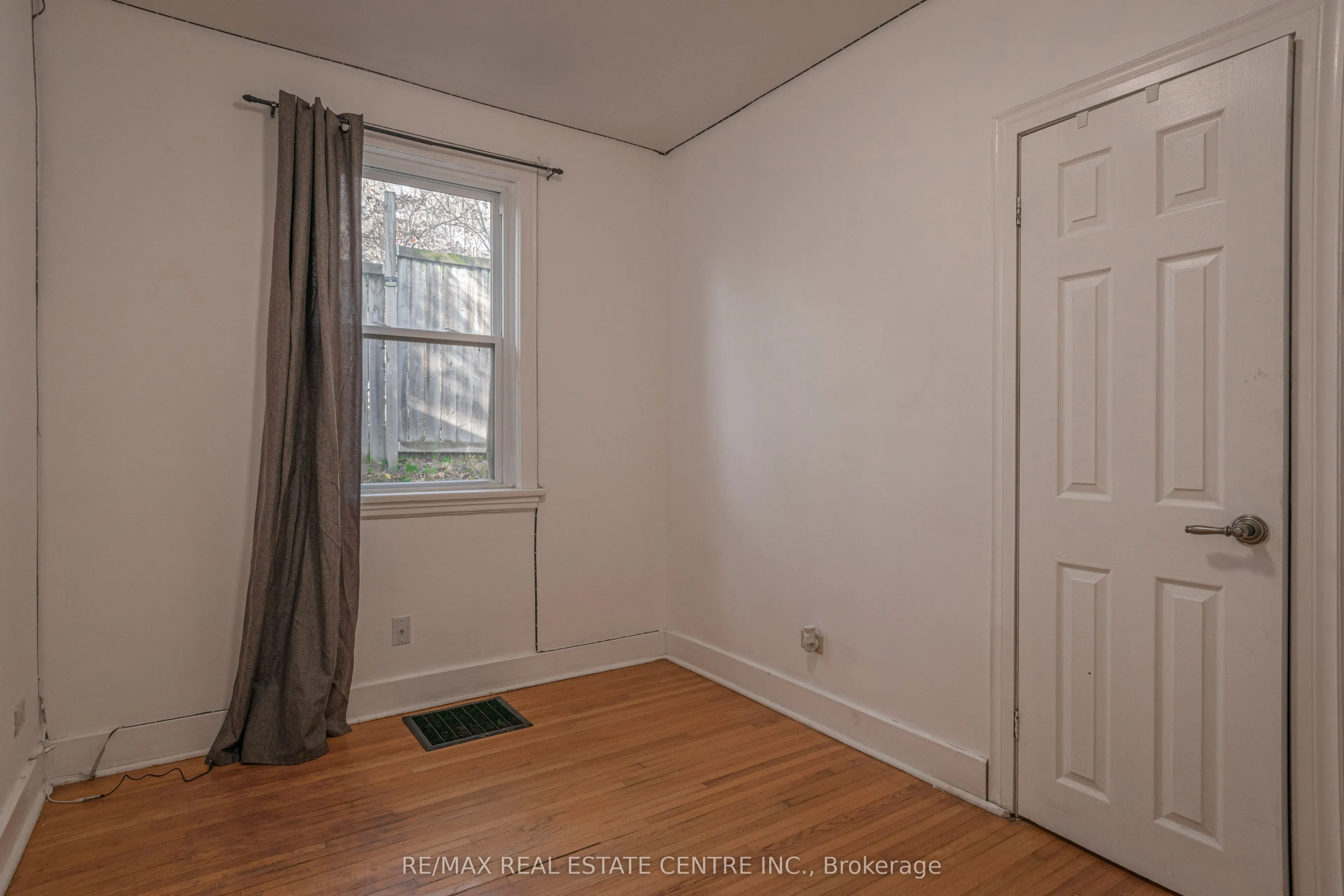 280 London Street, #Main/Upper