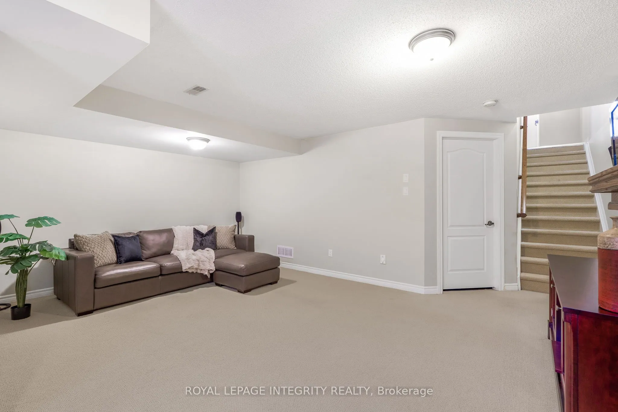 532 Rochefort Circle