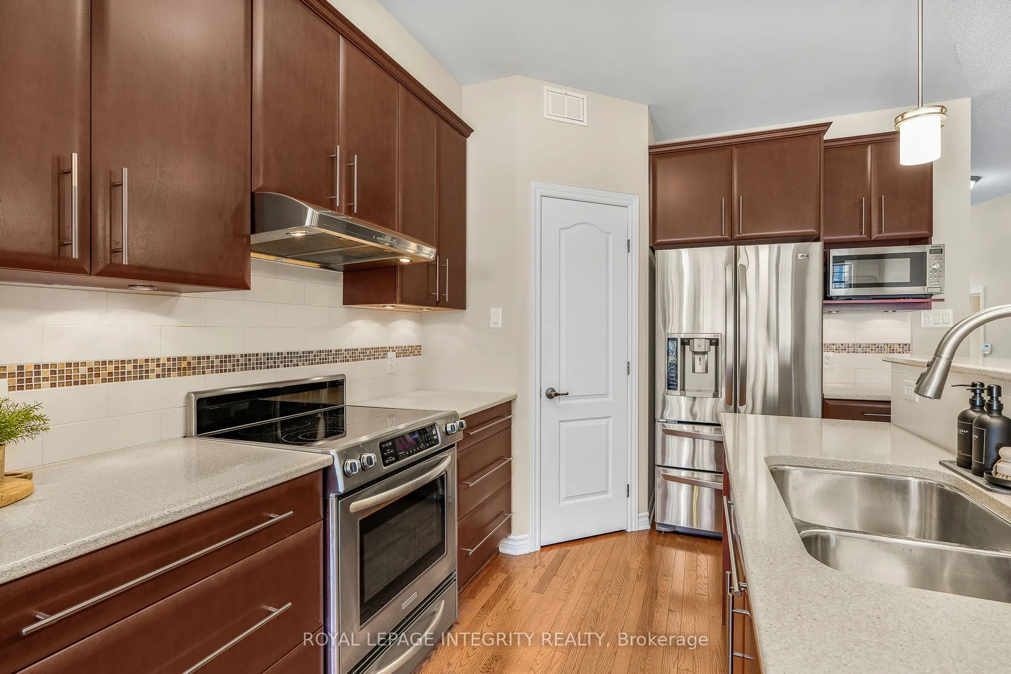 532 Rochefort Circle